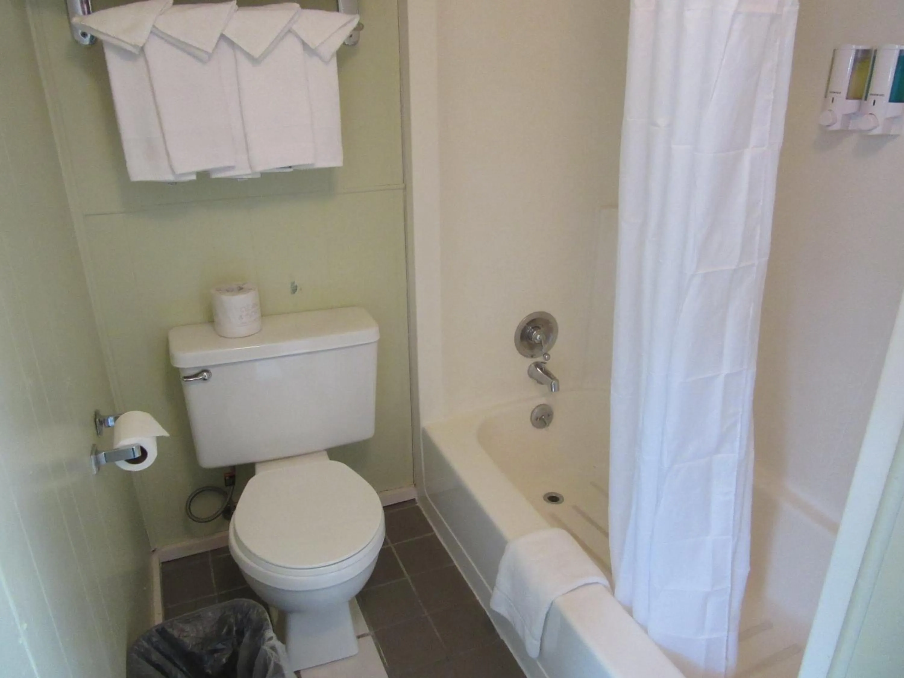 Bathroom in Yellowstone Country Inn