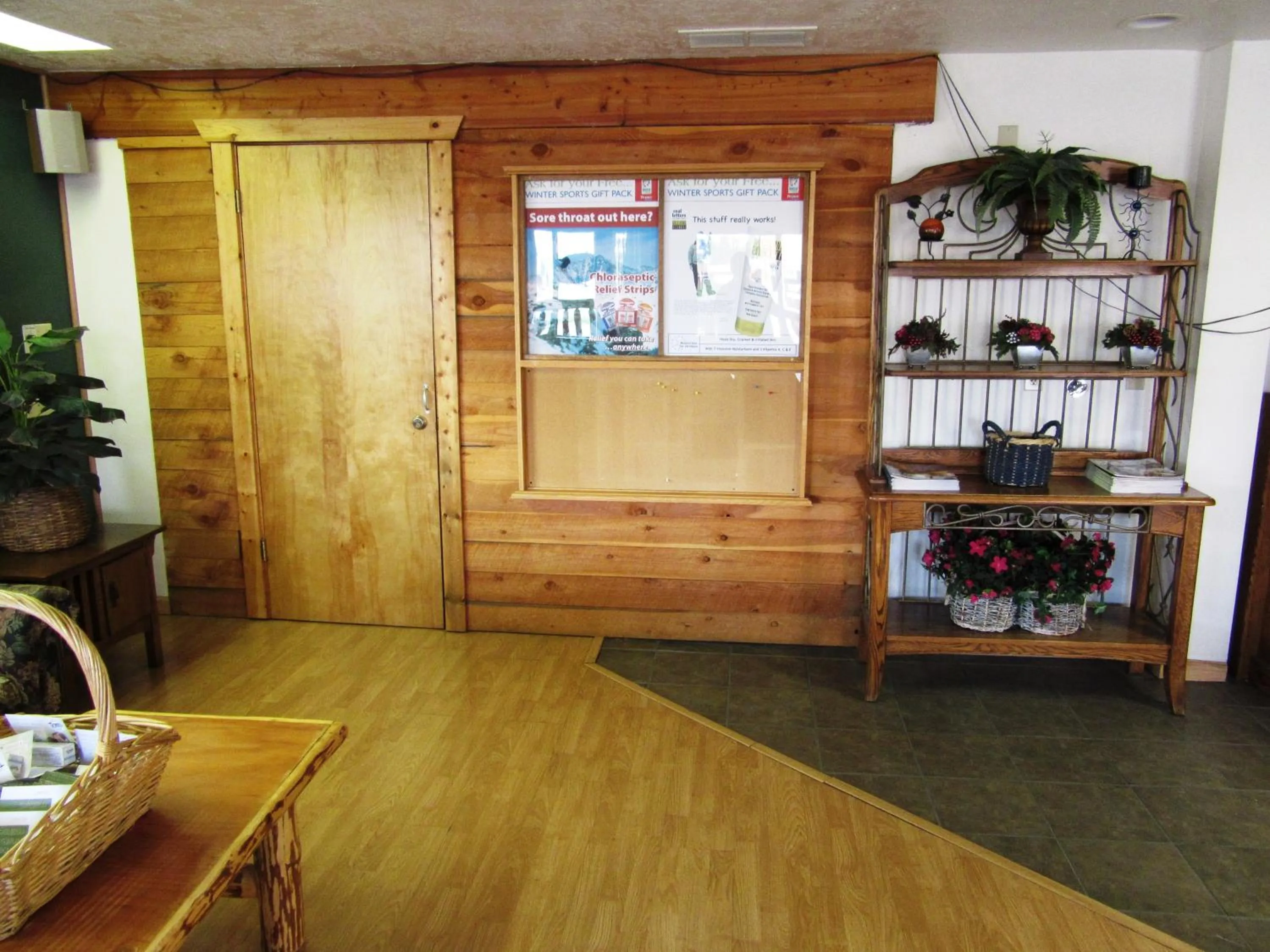 Lobby or reception in Yellowstone Country Inn