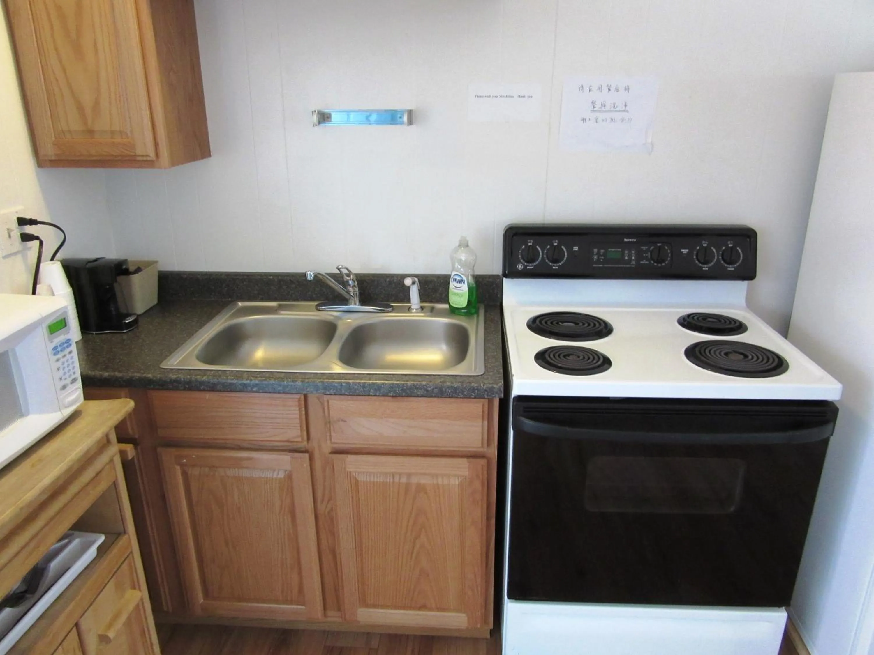 Kitchen or kitchenette in Yellowstone Country Inn