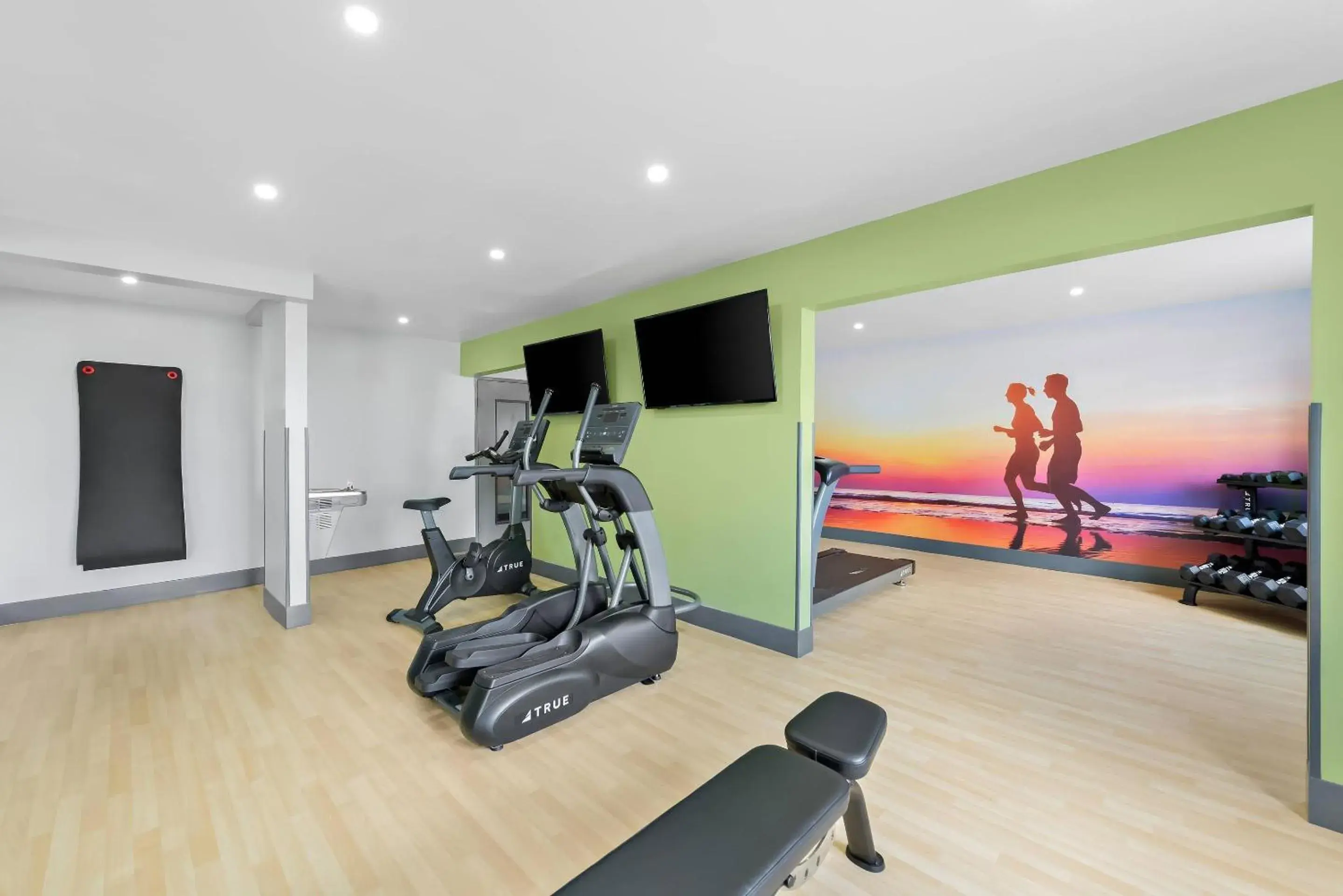 Fitness centre/facilities in Clarion Pointe Fitness centre/facilities in Clarion Pointe