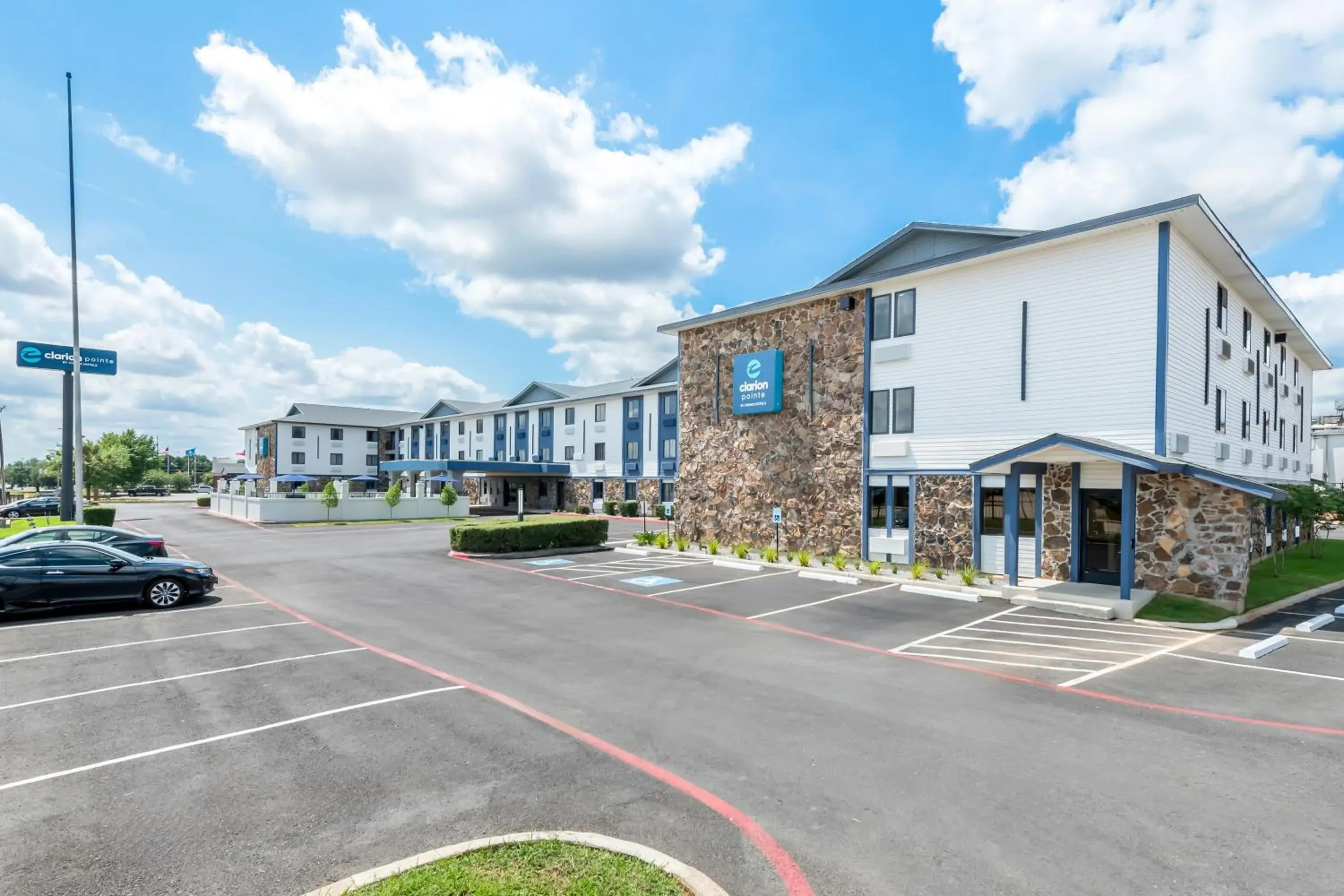 Property building in Clarion Pointe Property building in Clarion Pointe