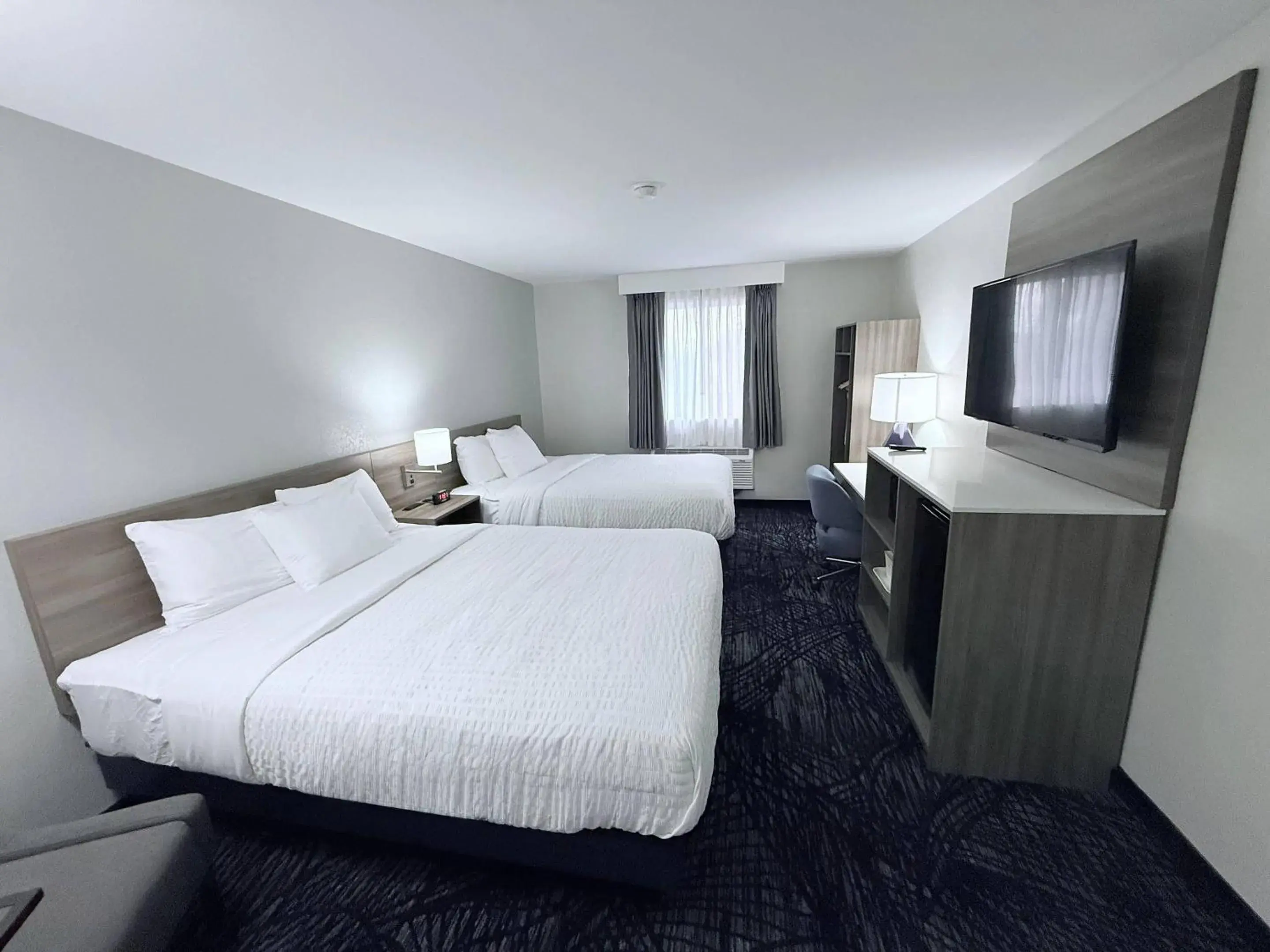 Bedroom, Bed in Clarion Pointe Bedroom, Bed in Clarion Pointe