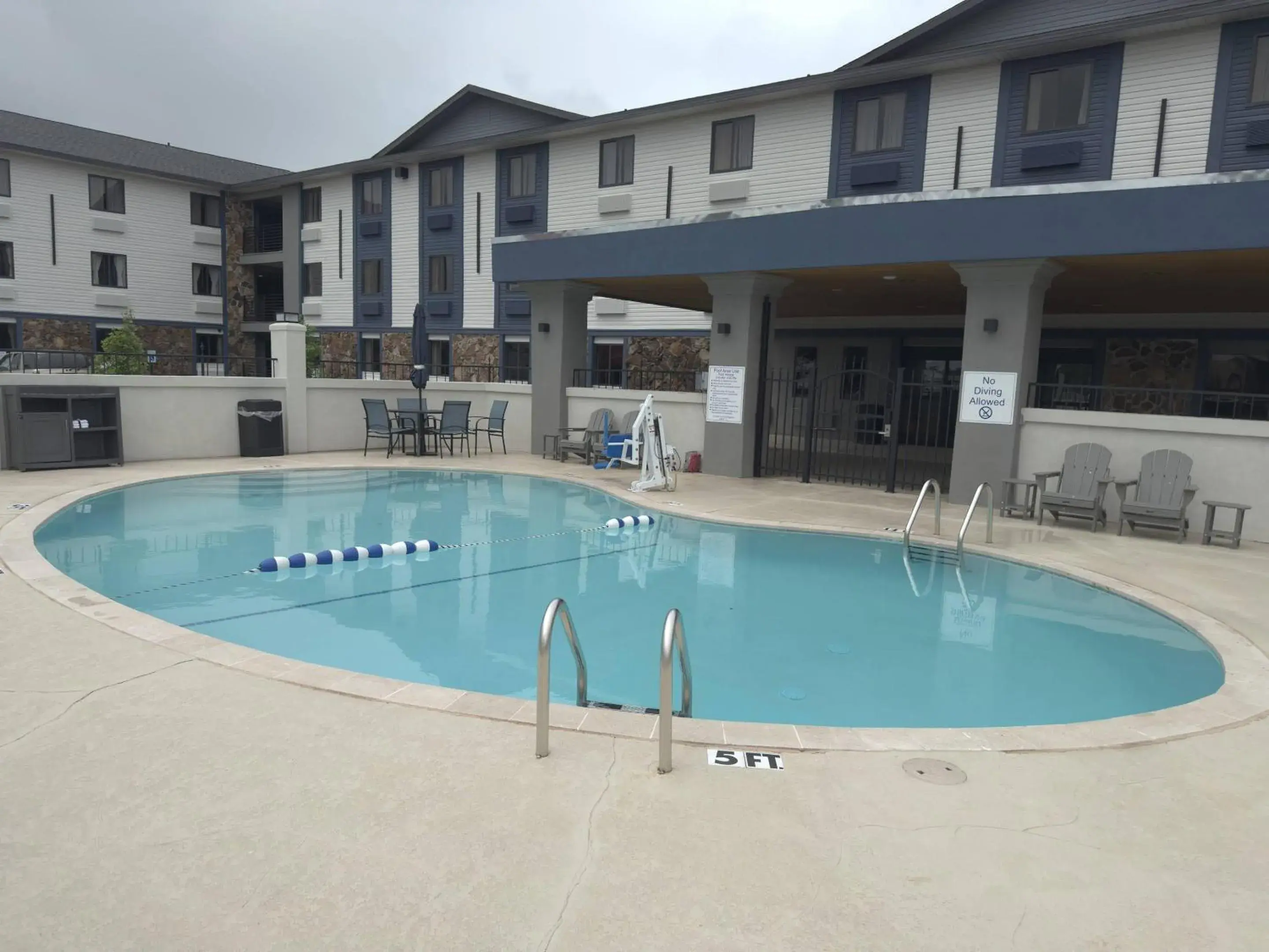 Swimming pool in Clarion Pointe Swimming pool in Clarion Pointe