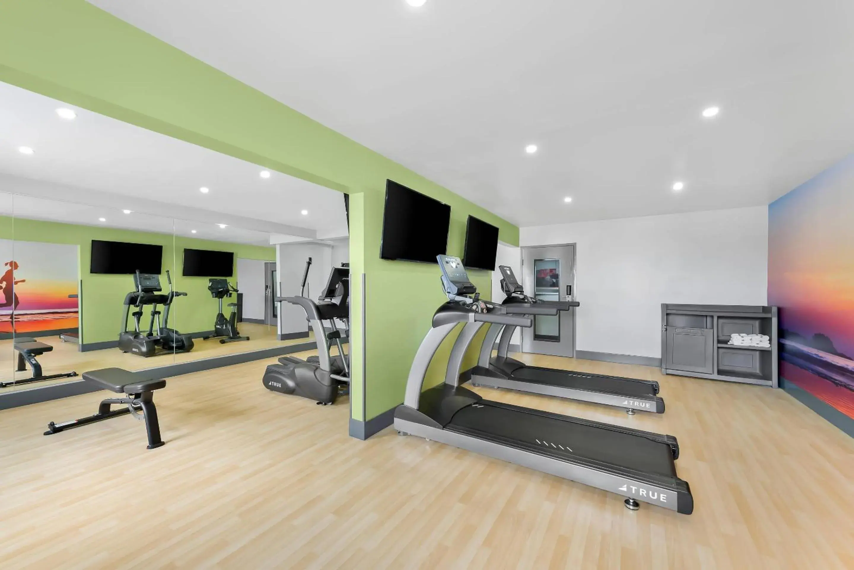 Fitness centre/facilities in Clarion Pointe Fitness centre/facilities in Clarion Pointe