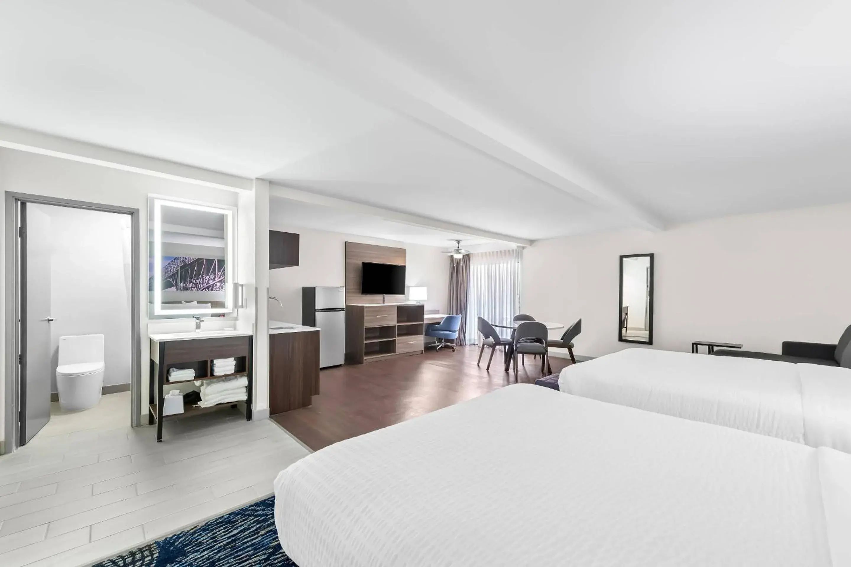 Bedroom, Bed in Clarion Pointe Bedroom, Bed in Clarion Pointe