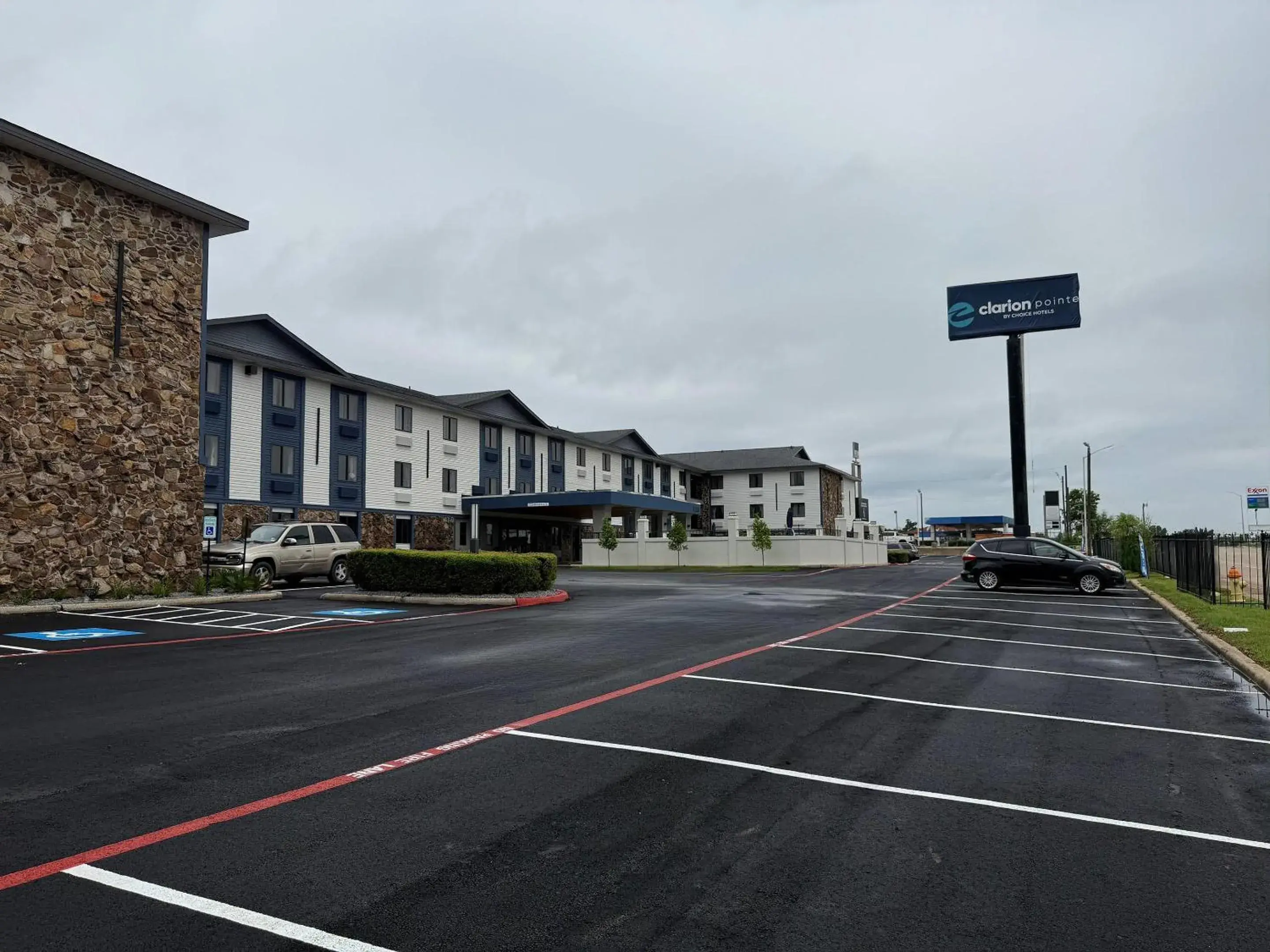 Property building in Clarion Pointe Property building in Clarion Pointe