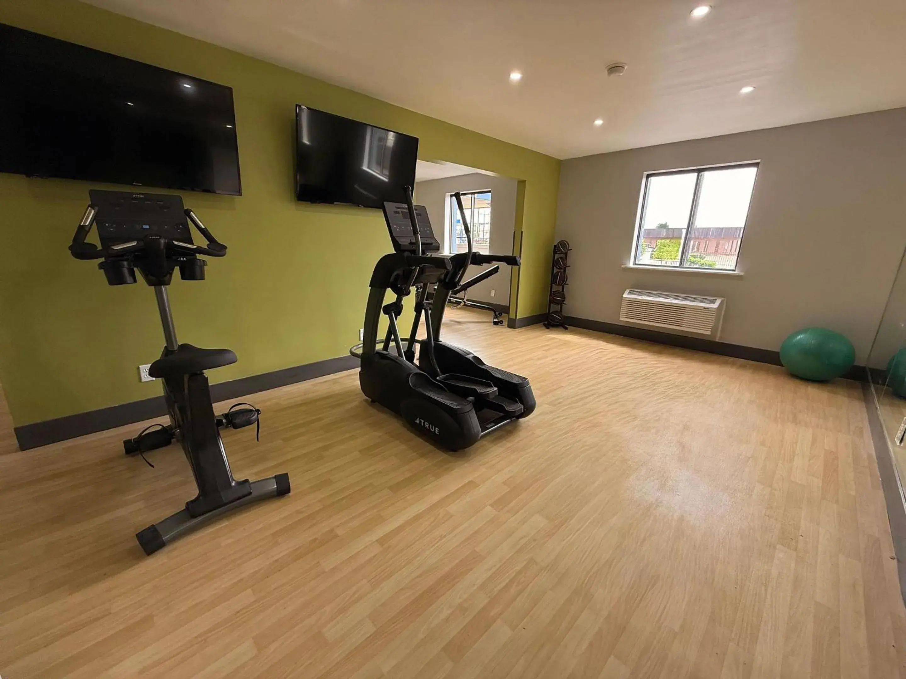 Fitness centre/facilities in Clarion Pointe Fitness centre/facilities in Clarion Pointe