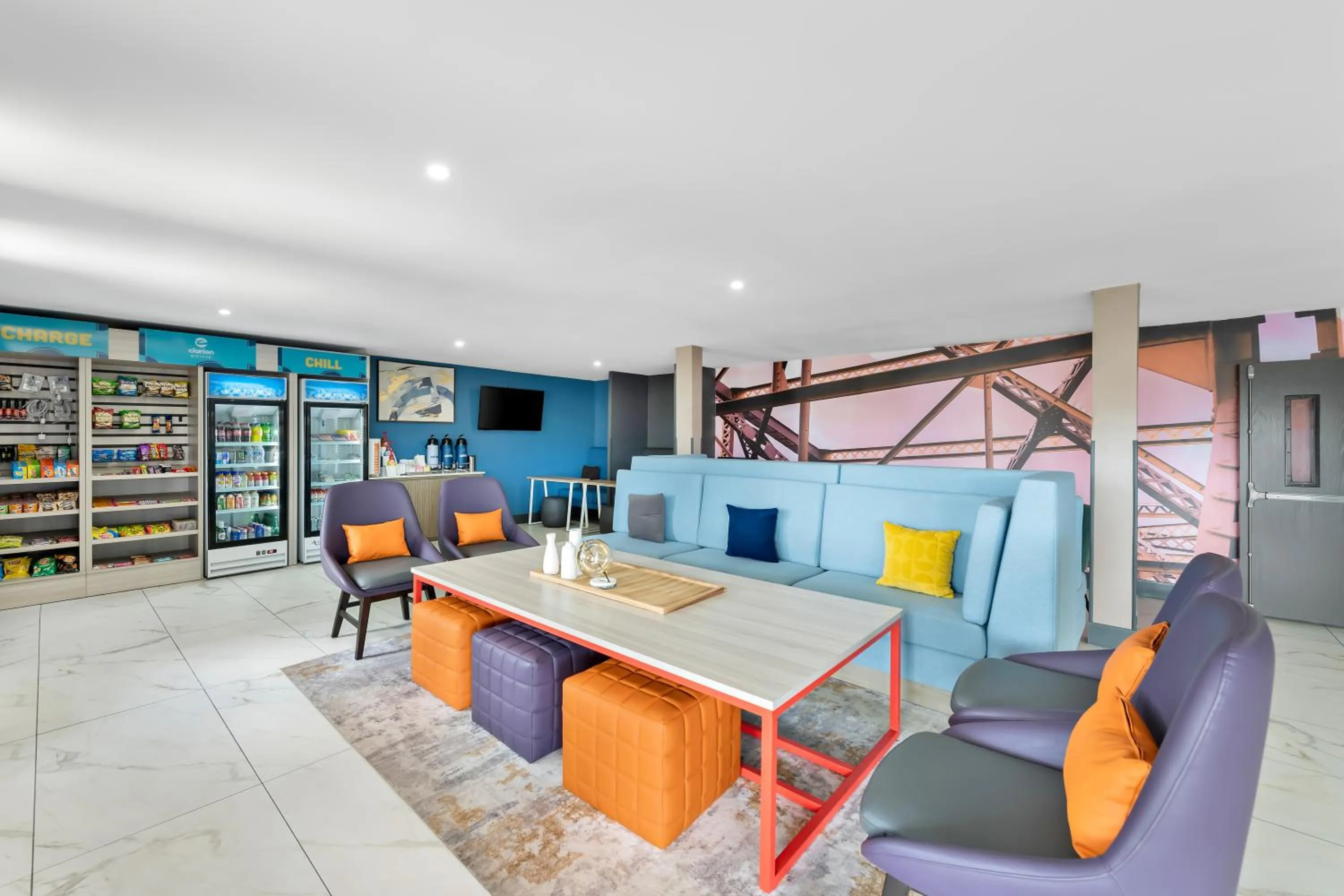 Seating area in Clarion Pointe