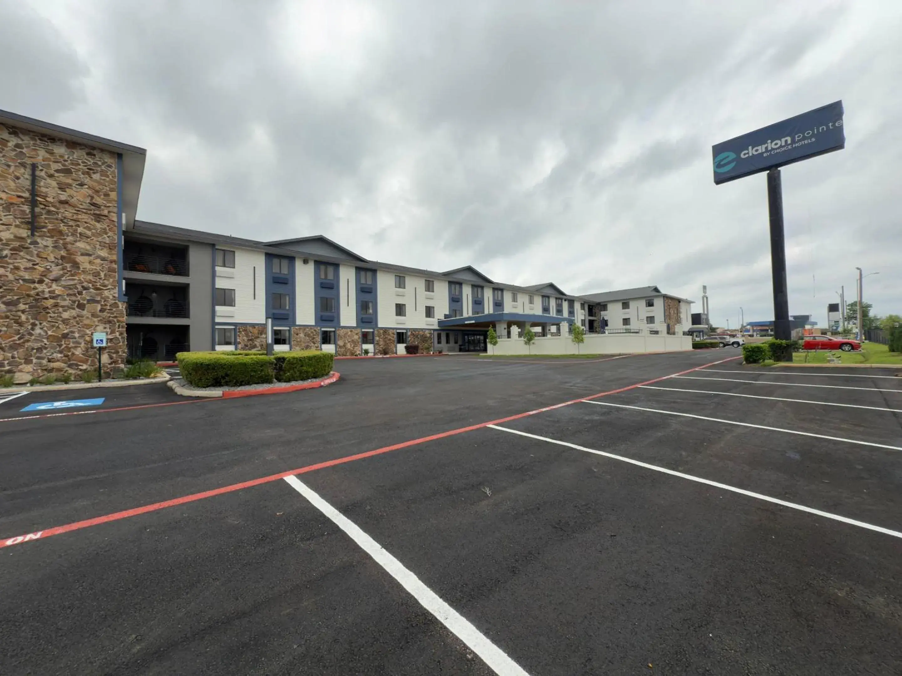 Property building in Clarion Pointe Property building in Clarion Pointe