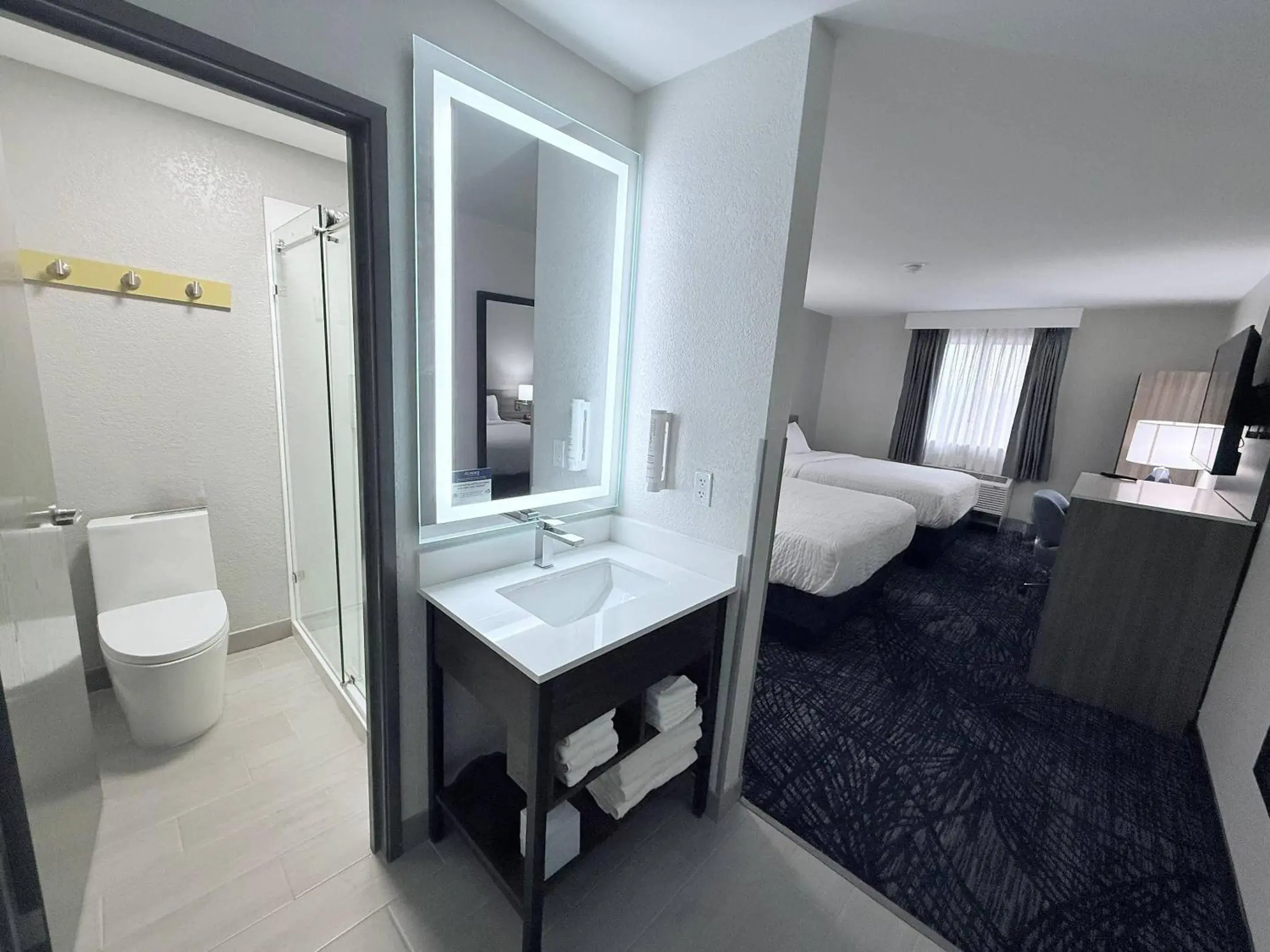 Bedroom, Bed in Clarion Pointe Bedroom, Bed in Clarion Pointe