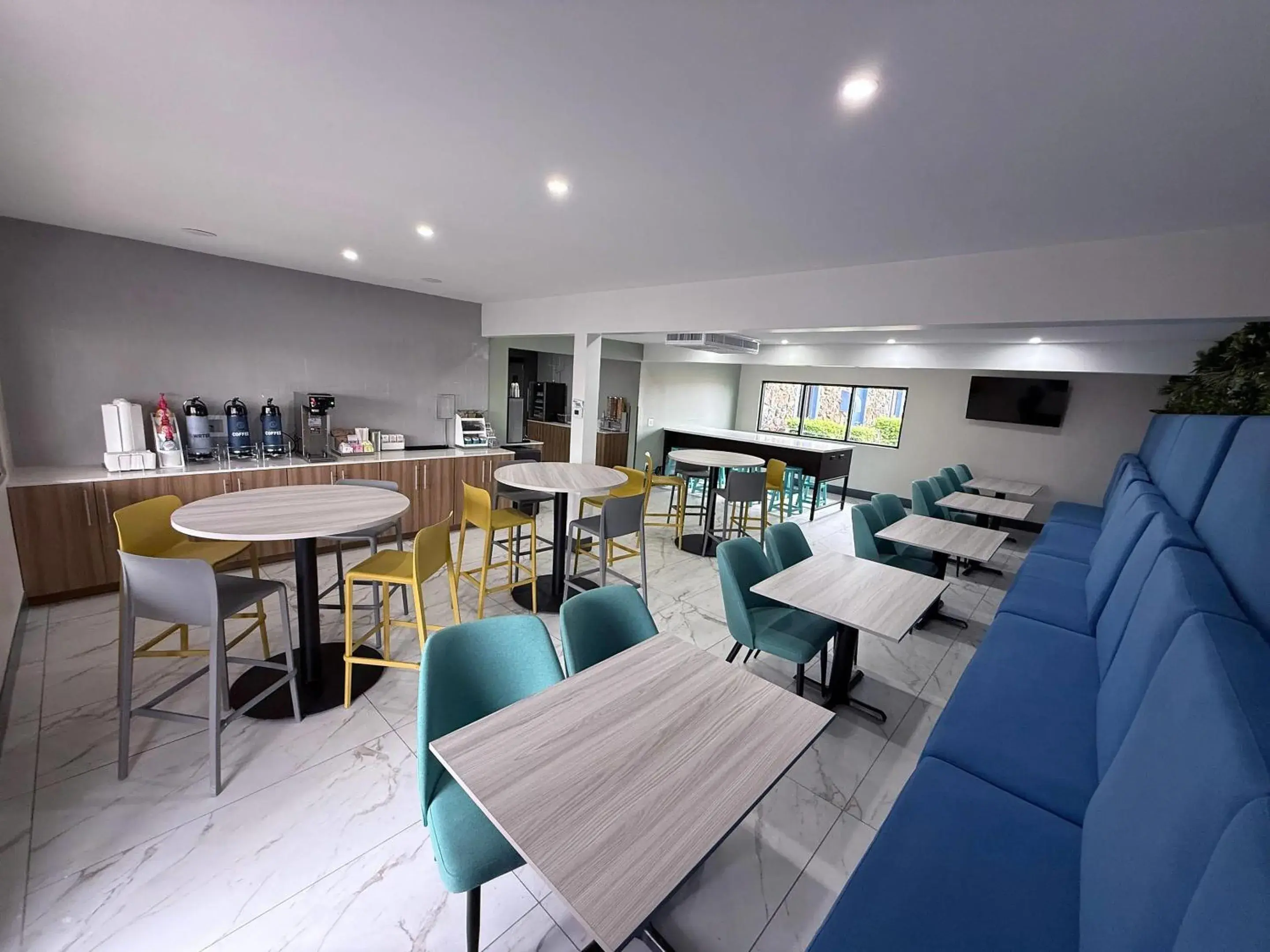 Breakfast in Clarion Pointe Breakfast in Clarion Pointe