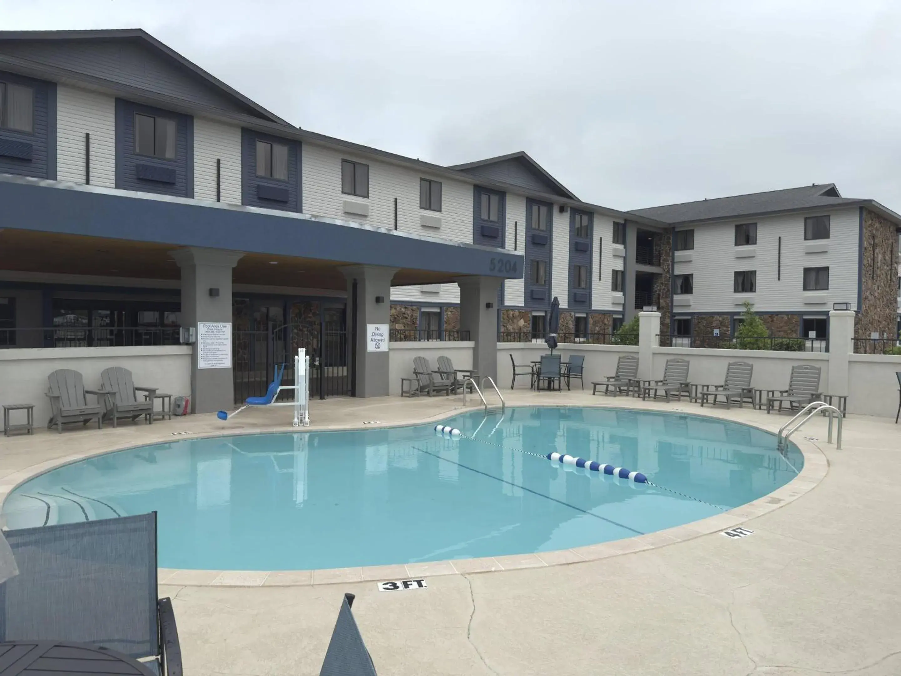 Swimming pool in Clarion Pointe Swimming pool in Clarion Pointe