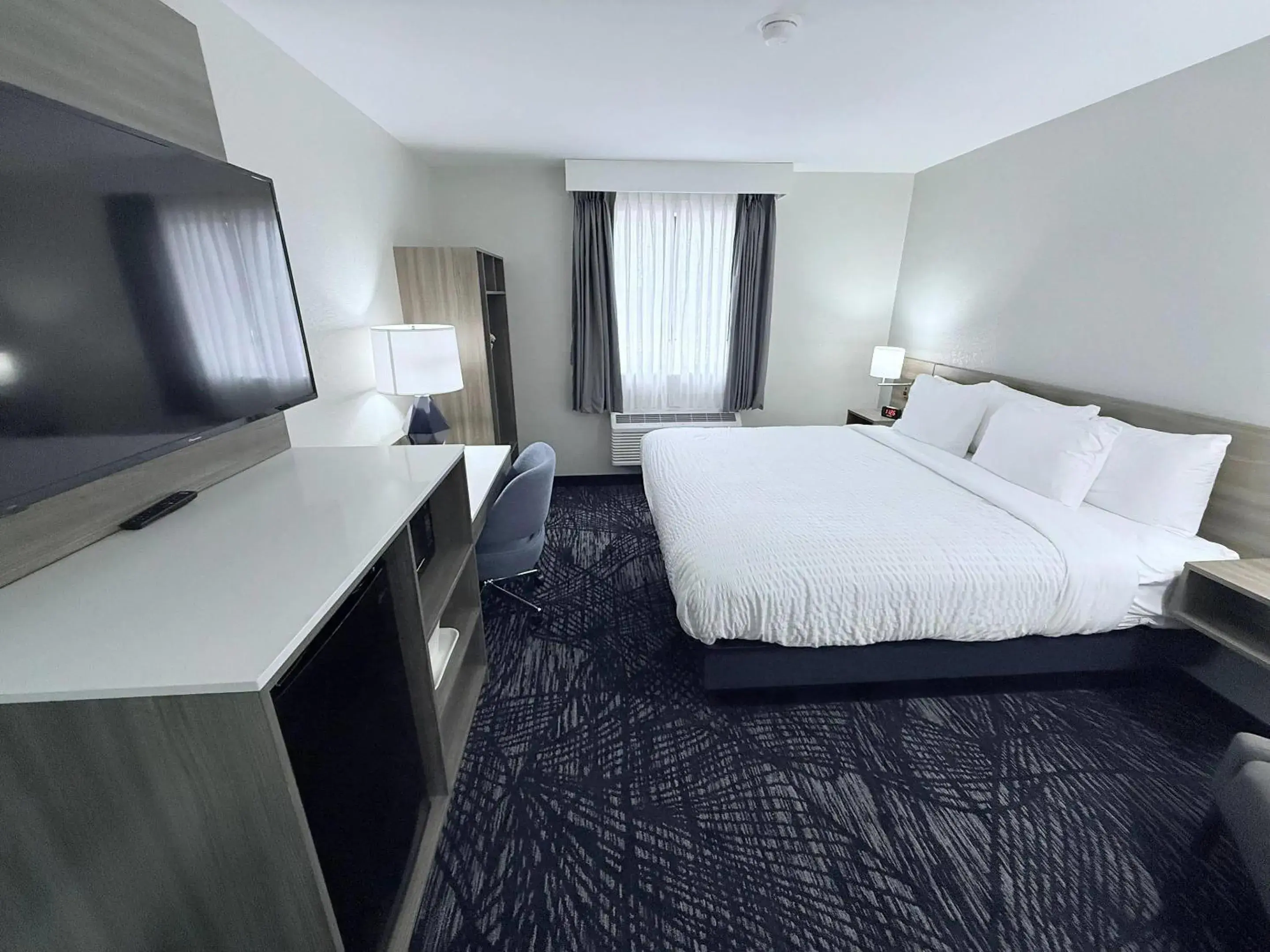 Bedroom, Bed in Clarion Pointe Bedroom, Bed in Clarion Pointe