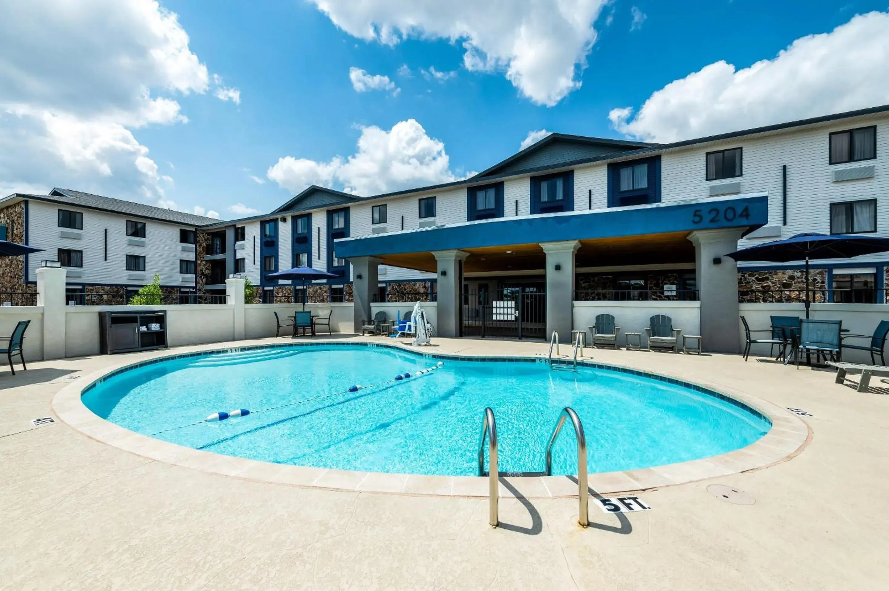 Swimming pool in Clarion Pointe Swimming pool in Clarion Pointe