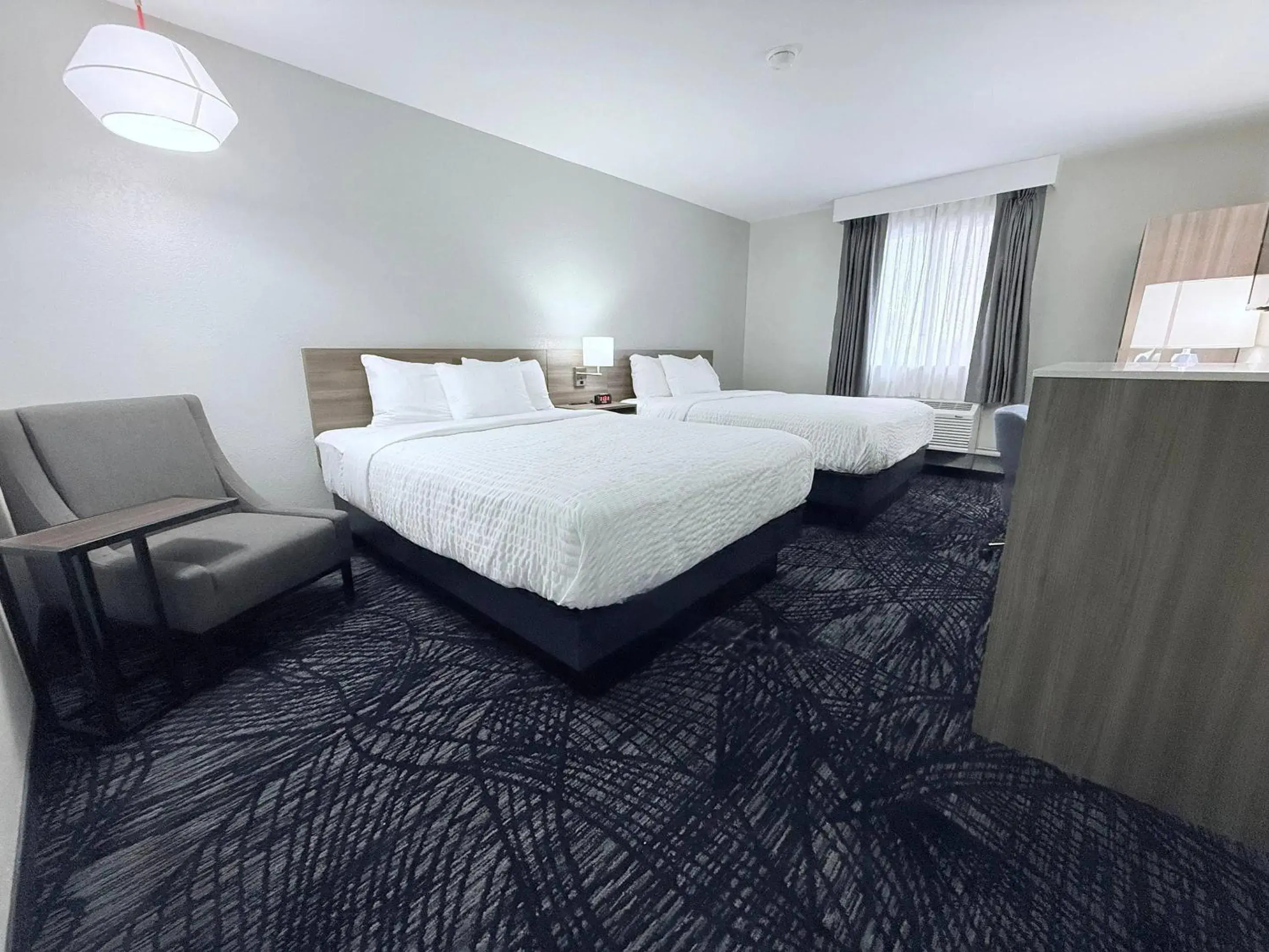 Bedroom, Bed in Clarion Pointe Bedroom, Bed in Clarion Pointe