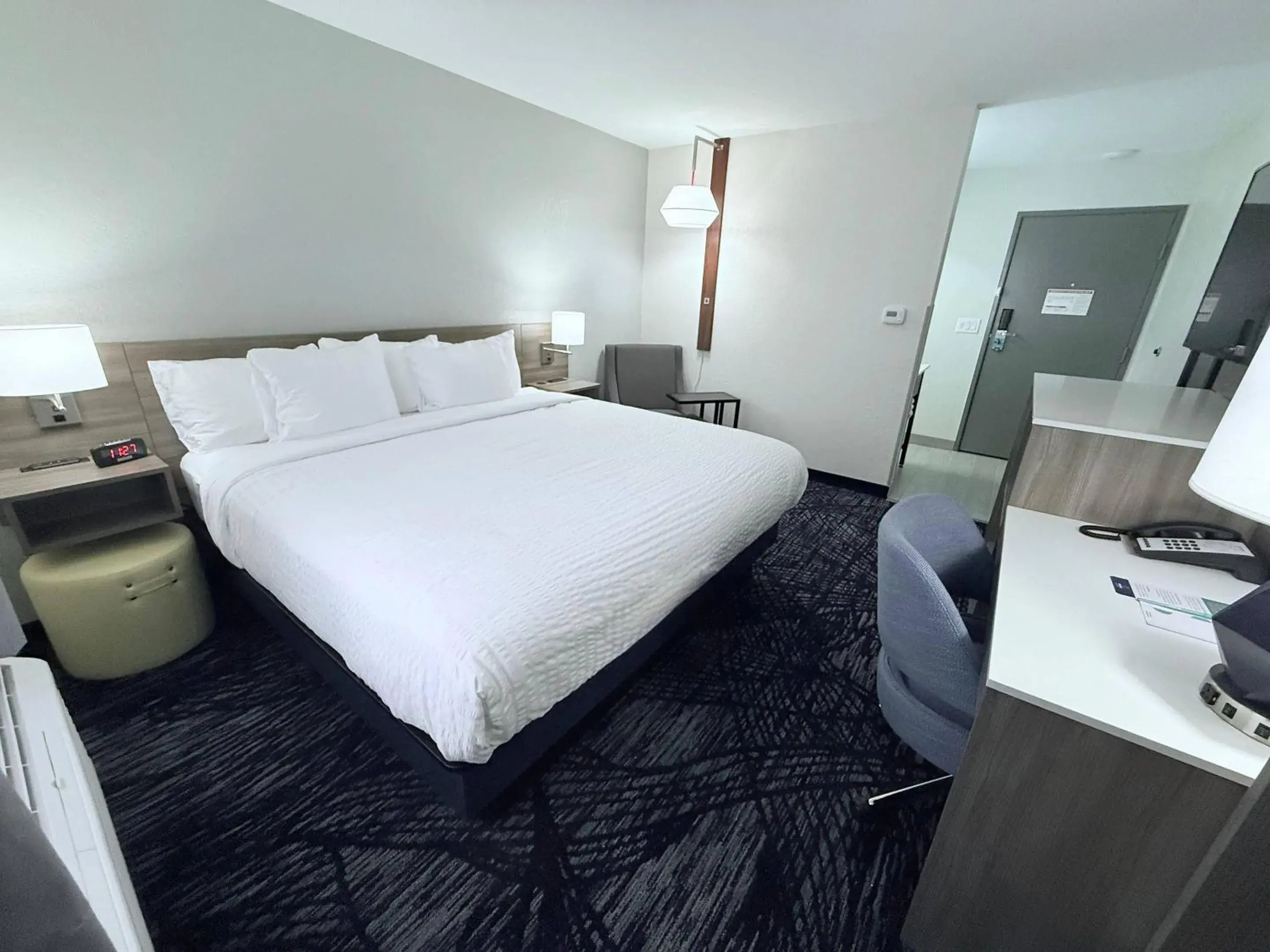 Bedroom, Bed in Clarion Pointe Bedroom, Bed in Clarion Pointe