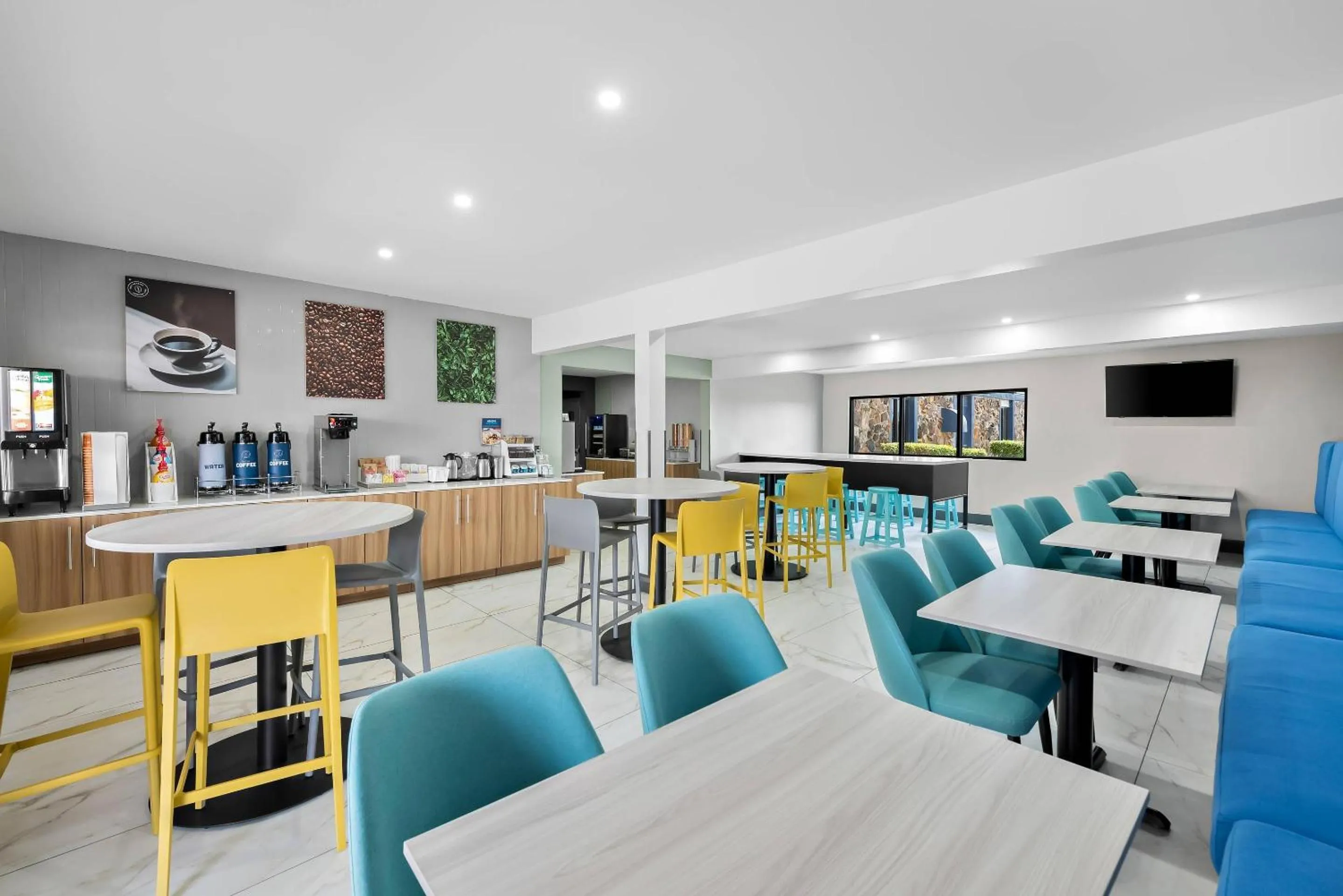 Breakfast in Clarion Pointe