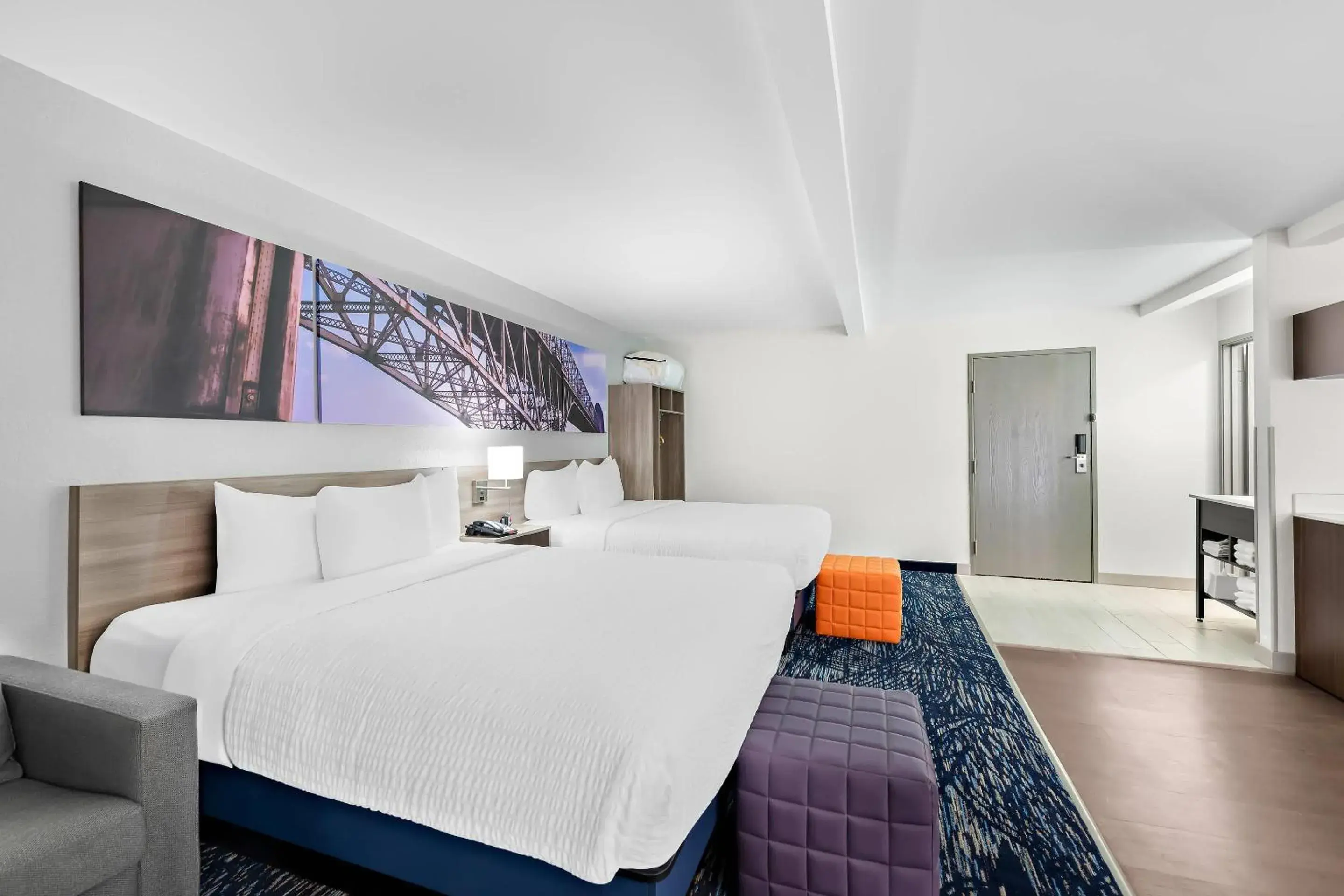 Bedroom, Bed in Clarion Pointe Bedroom, Bed in Clarion Pointe