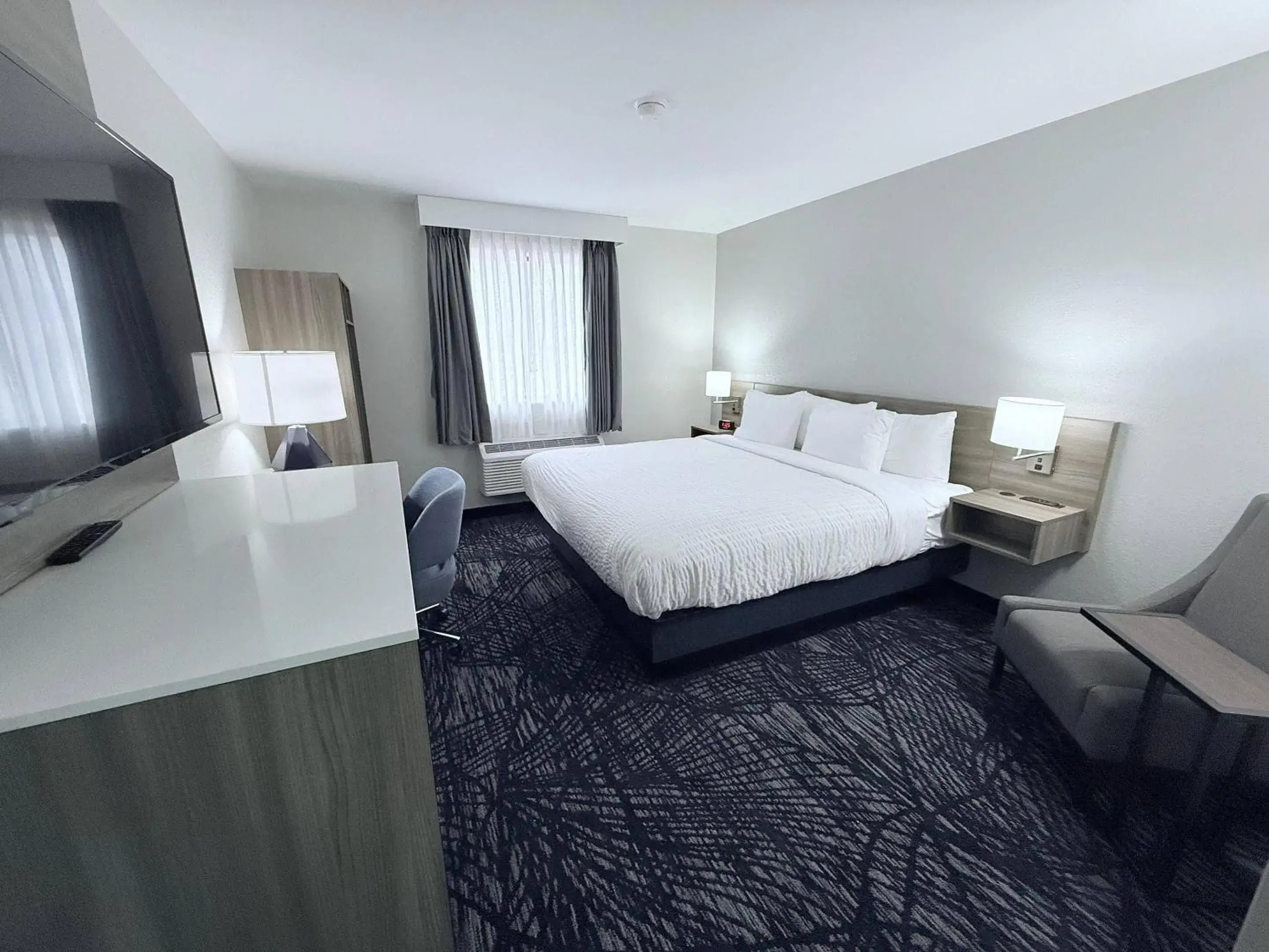 Bedroom, Bed in Clarion Pointe Bedroom, Bed in Clarion Pointe