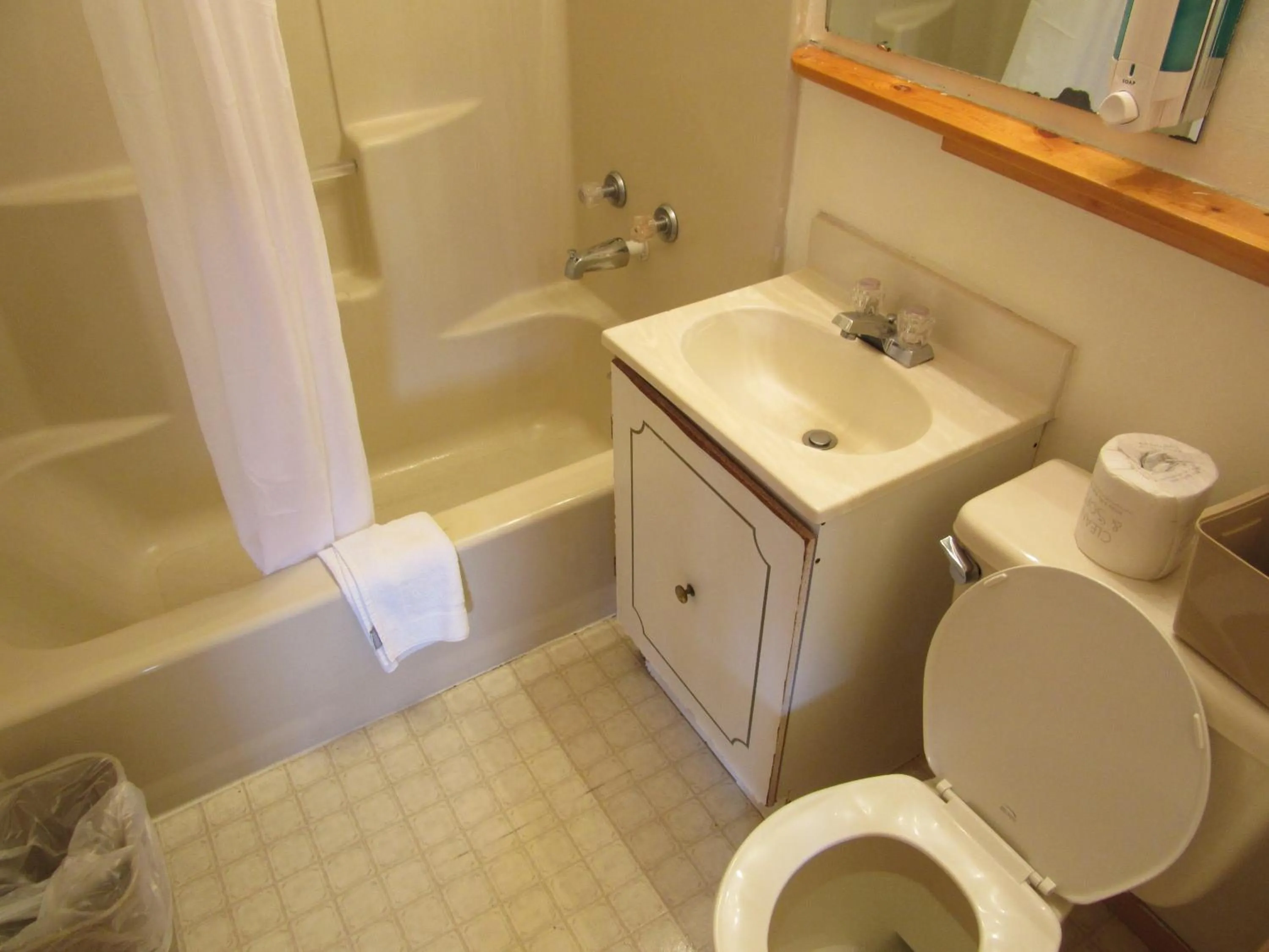 Bathroom in Travelers Lodge