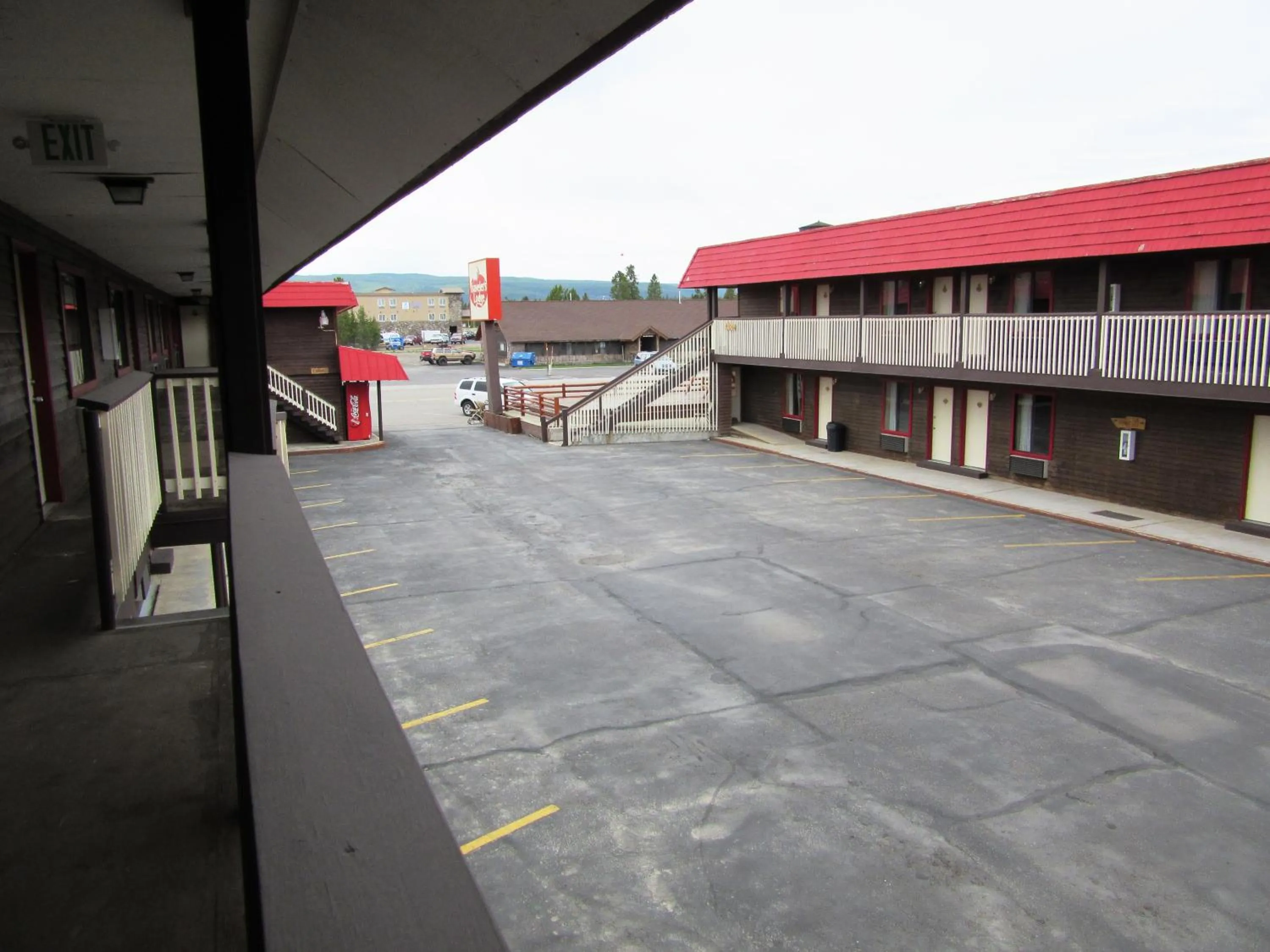 Facade/entrance in Travelers Lodge