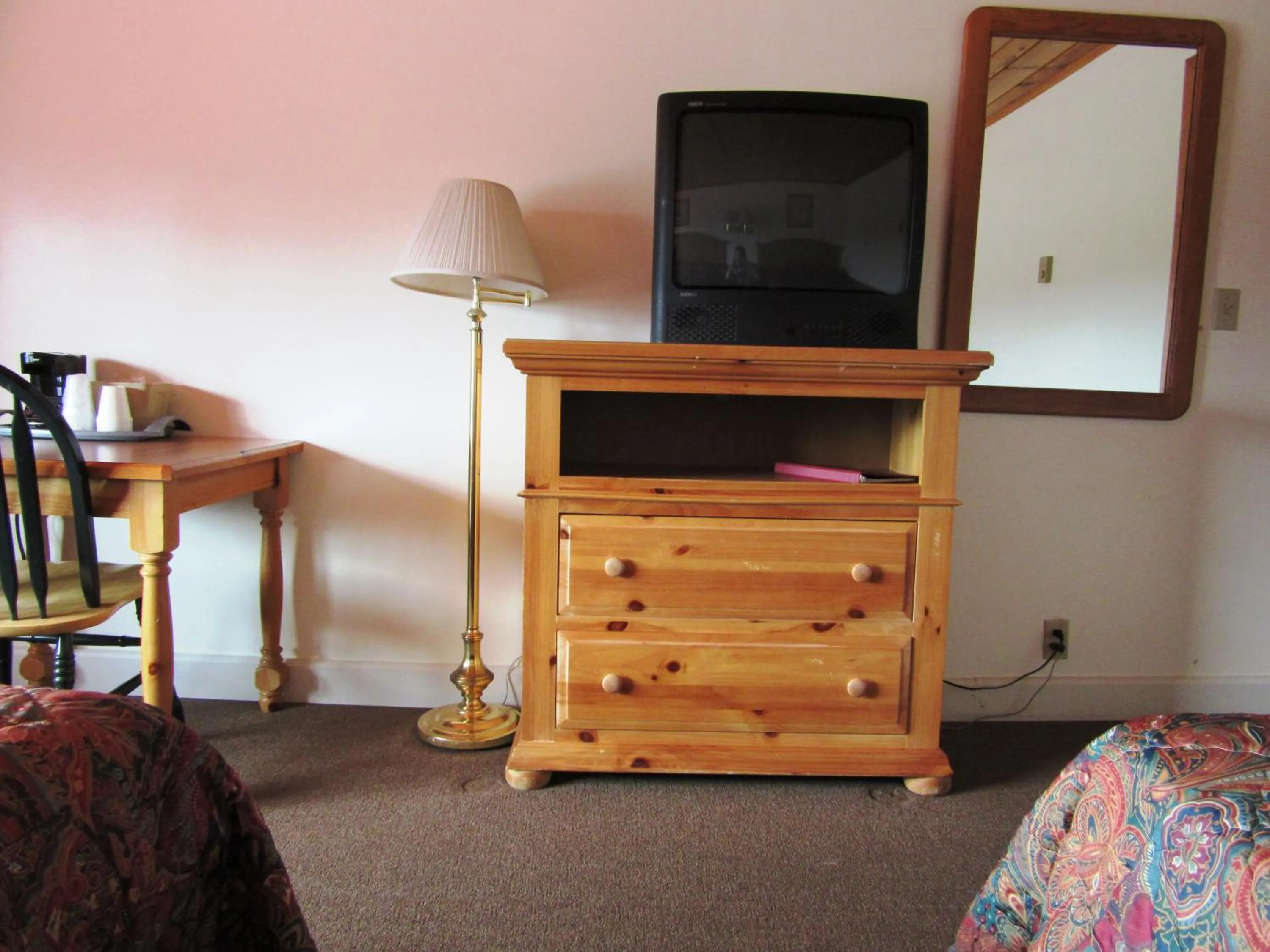 TV and multimedia in Travelers Lodge