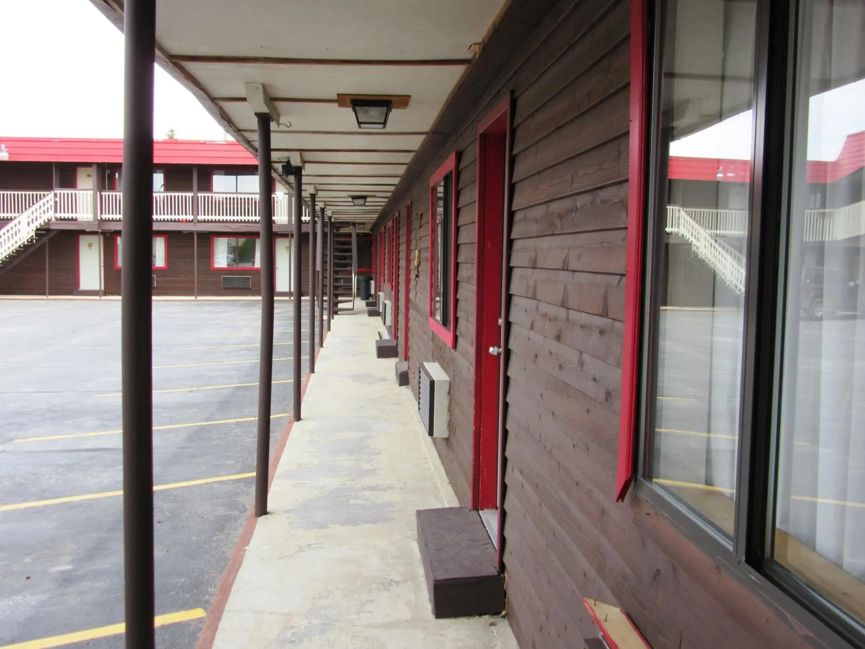 Facade/entrance in Travelers Lodge Facade/entrance in Travelers Lodge