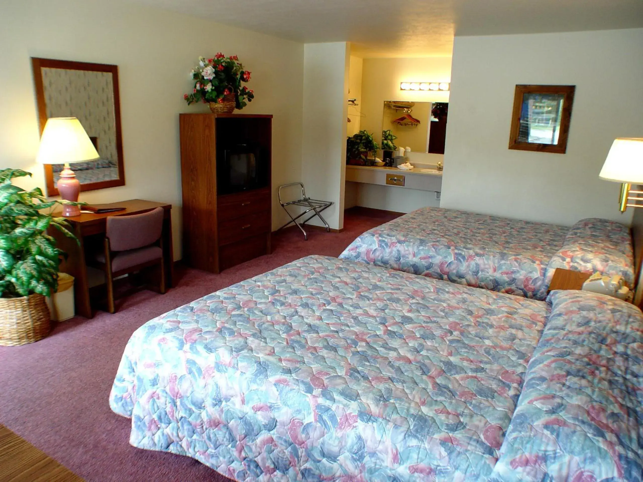 Superior Queen Room with Two Queen Beds in Dude & Roundup Superior Queen Room with Two Queen Beds in Dude & Roundup