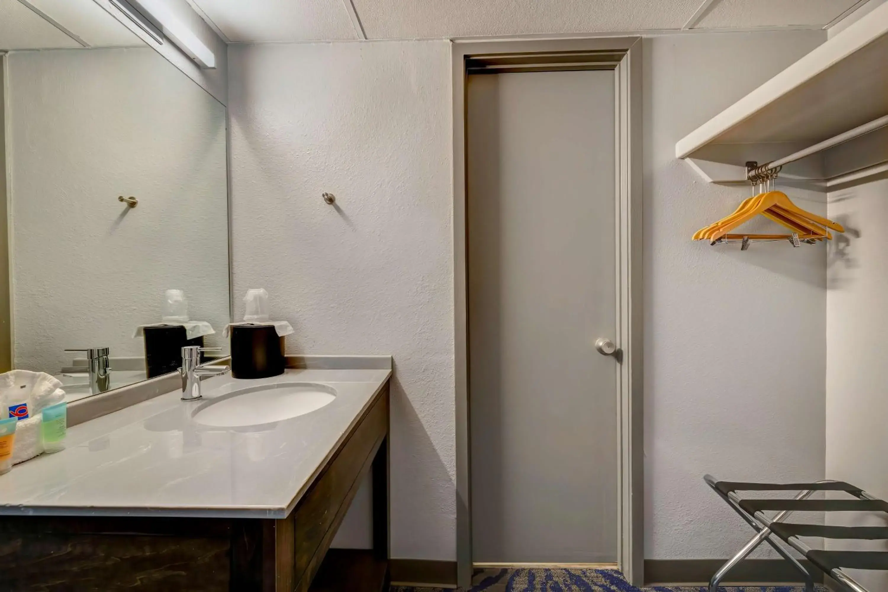 Bedroom, Bathroom in Motel 6 Arlington TX Entertainment District