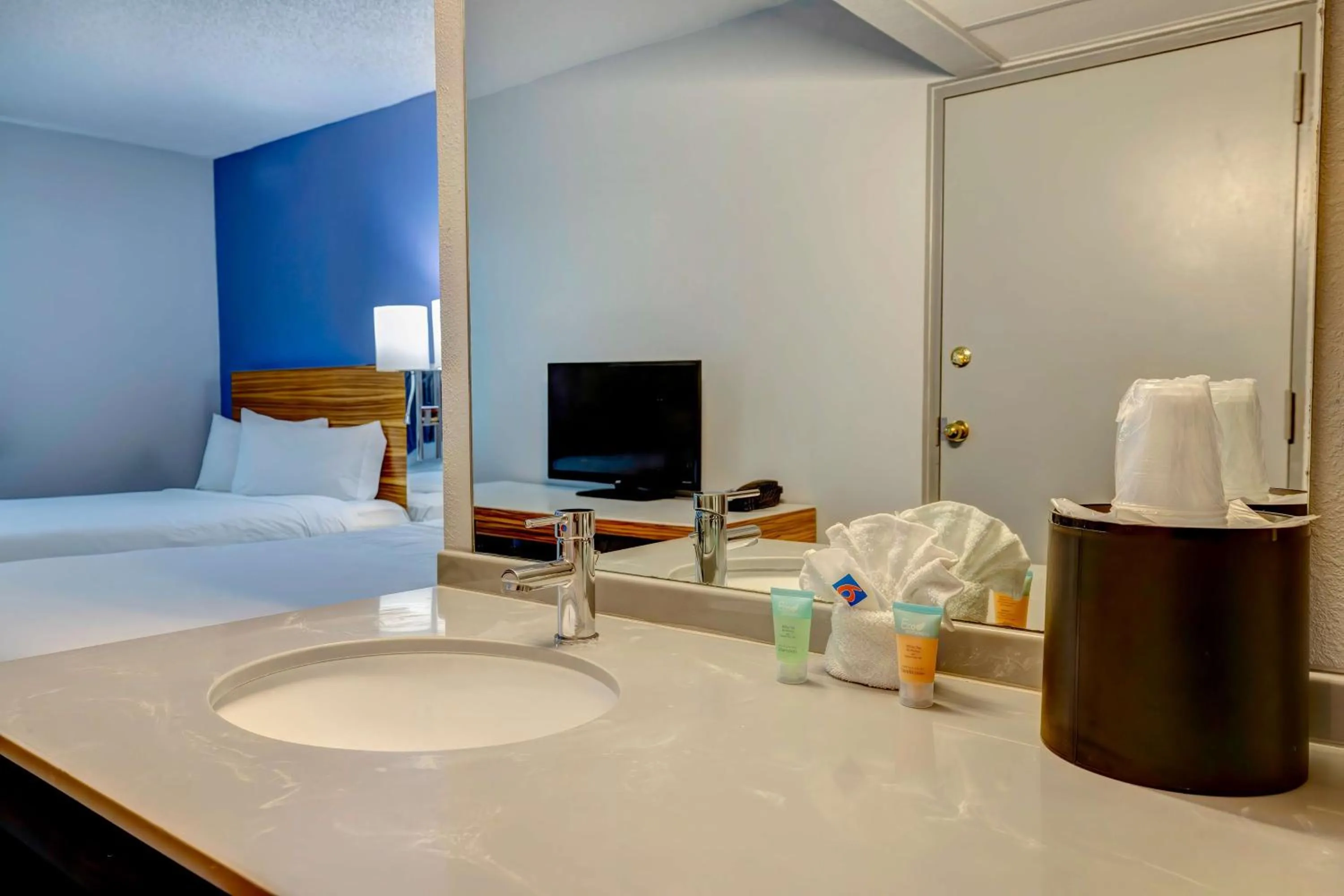 Bathroom, Bed in Motel 6 Arlington TX Entertainment District