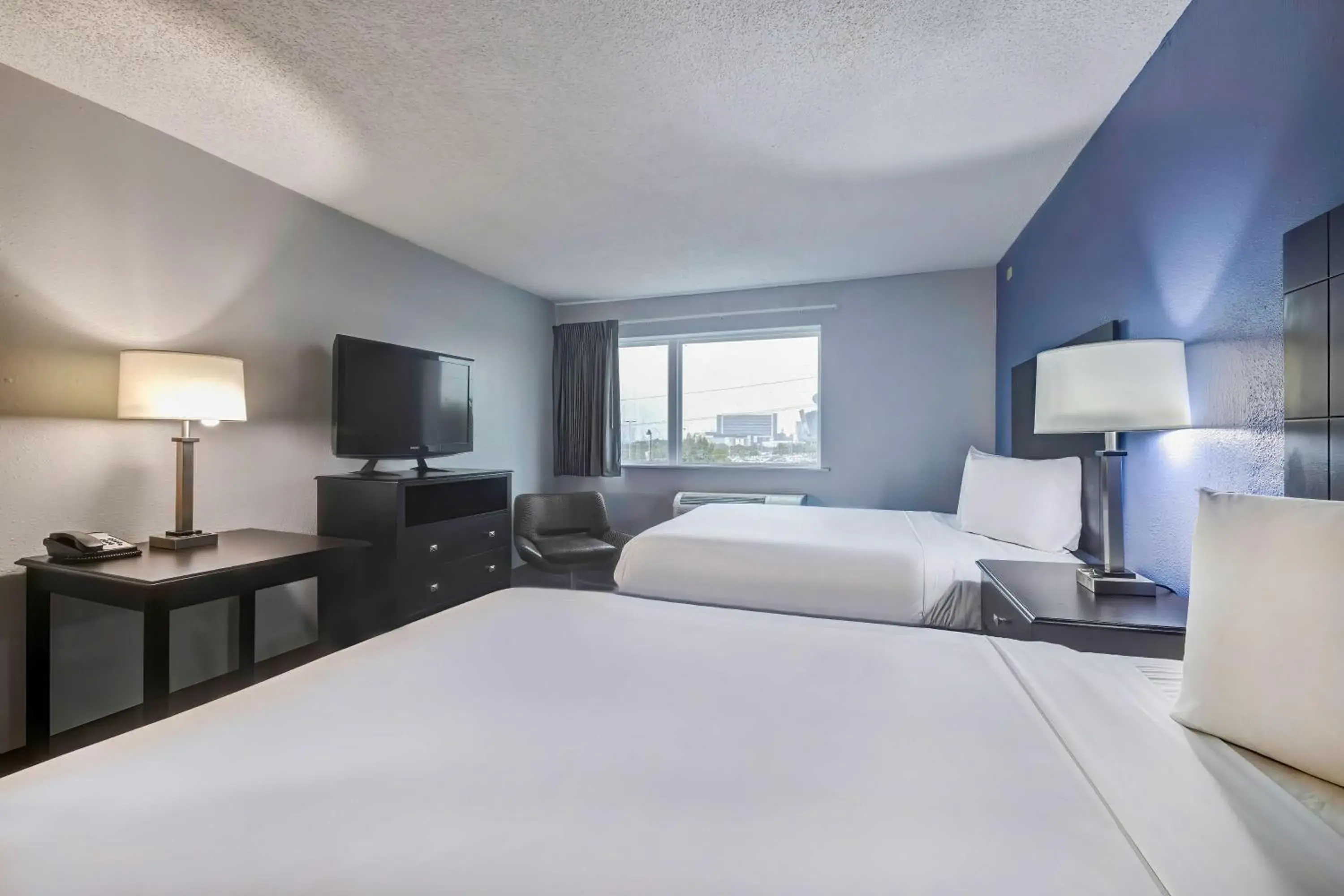 Bedroom, Bed in Motel 6 Arlington TX Entertainment District