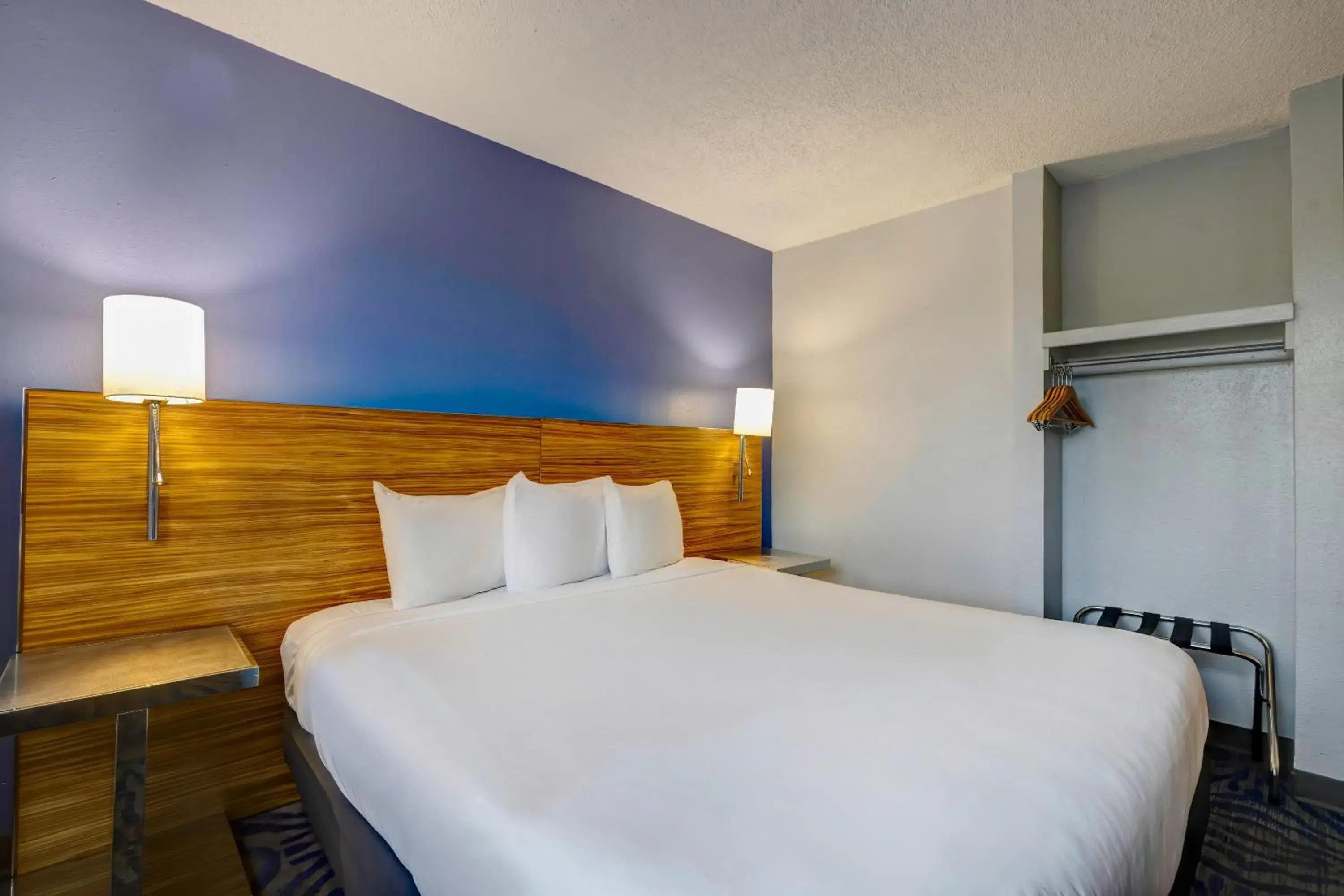 Bedroom, Bed in Motel 6 Arlington TX Entertainment District