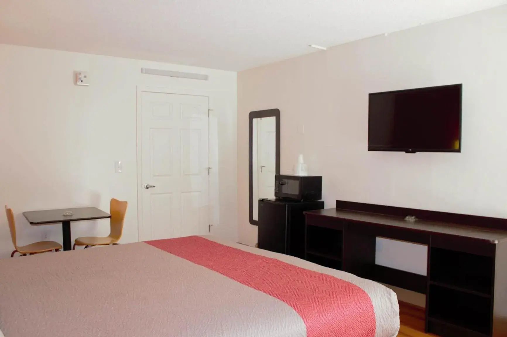 Bed in Motel 6-Cleveland, TN Bed in Motel 6-Cleveland, TN