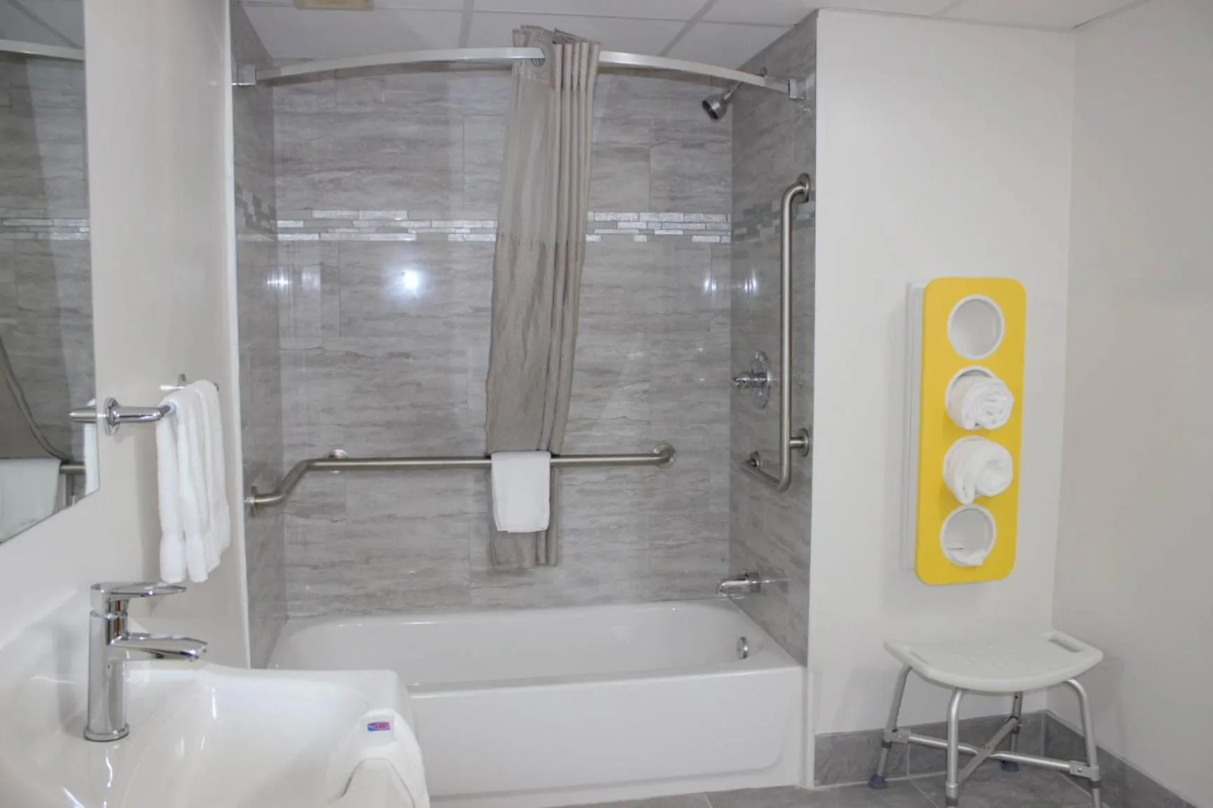 Bathroom in Motel 6-Cleveland, TN