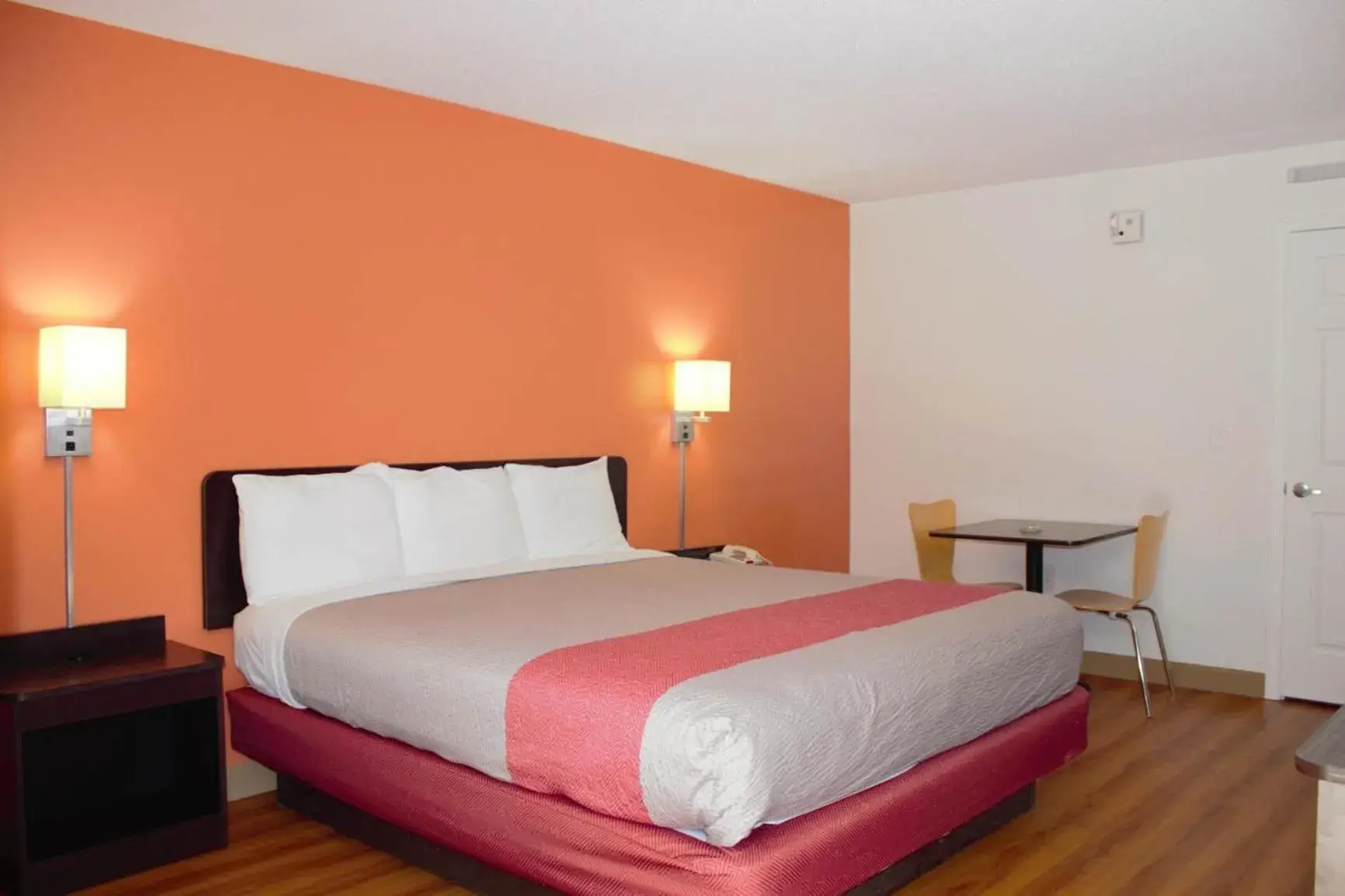 Bed in Motel 6-Cleveland, TN Bed in Motel 6-Cleveland, TN