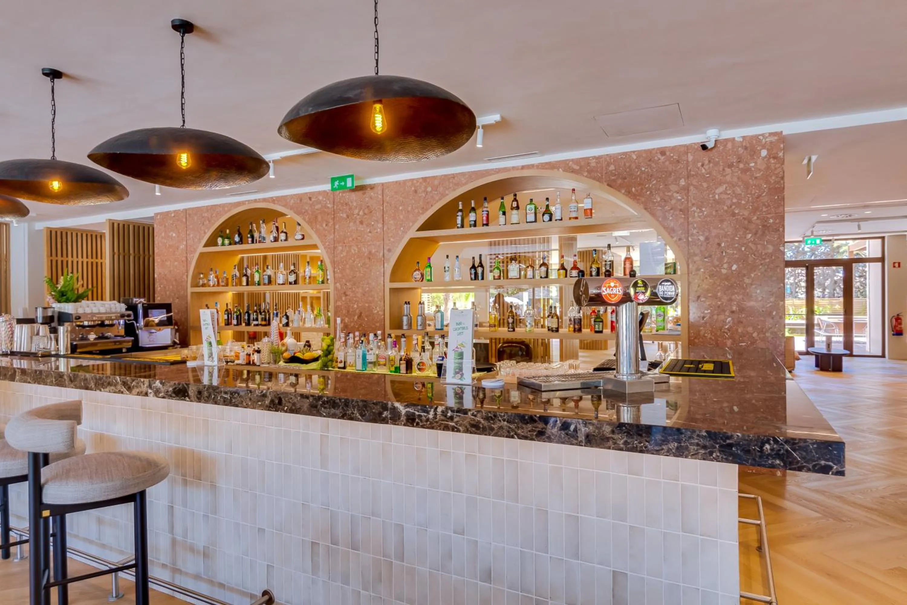 Lounge or bar in Falésia Hotel - Adults Only