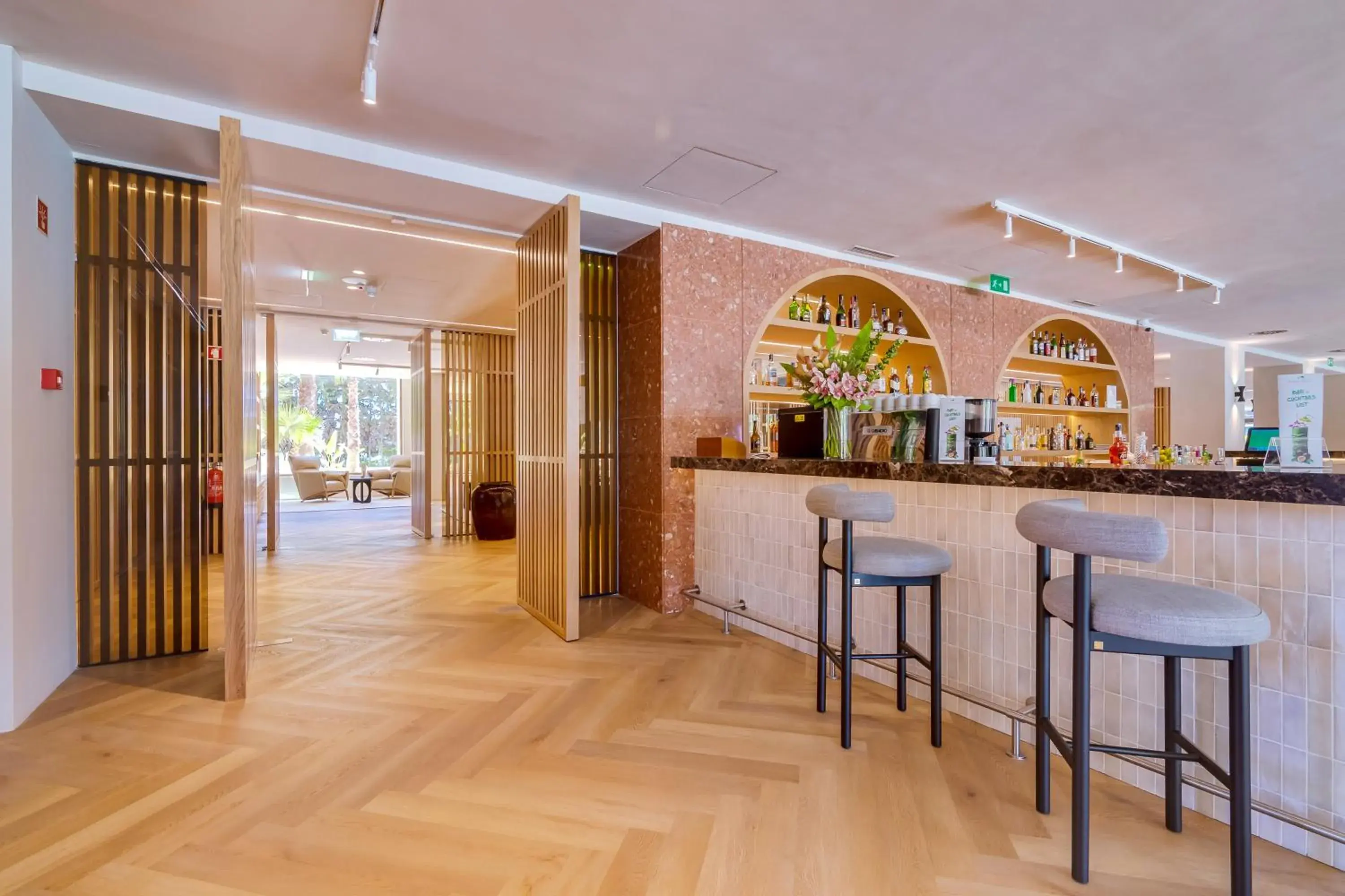 Lounge or bar in Falésia Hotel - Adults Only Lounge or bar in Falésia Hotel - Adults Only