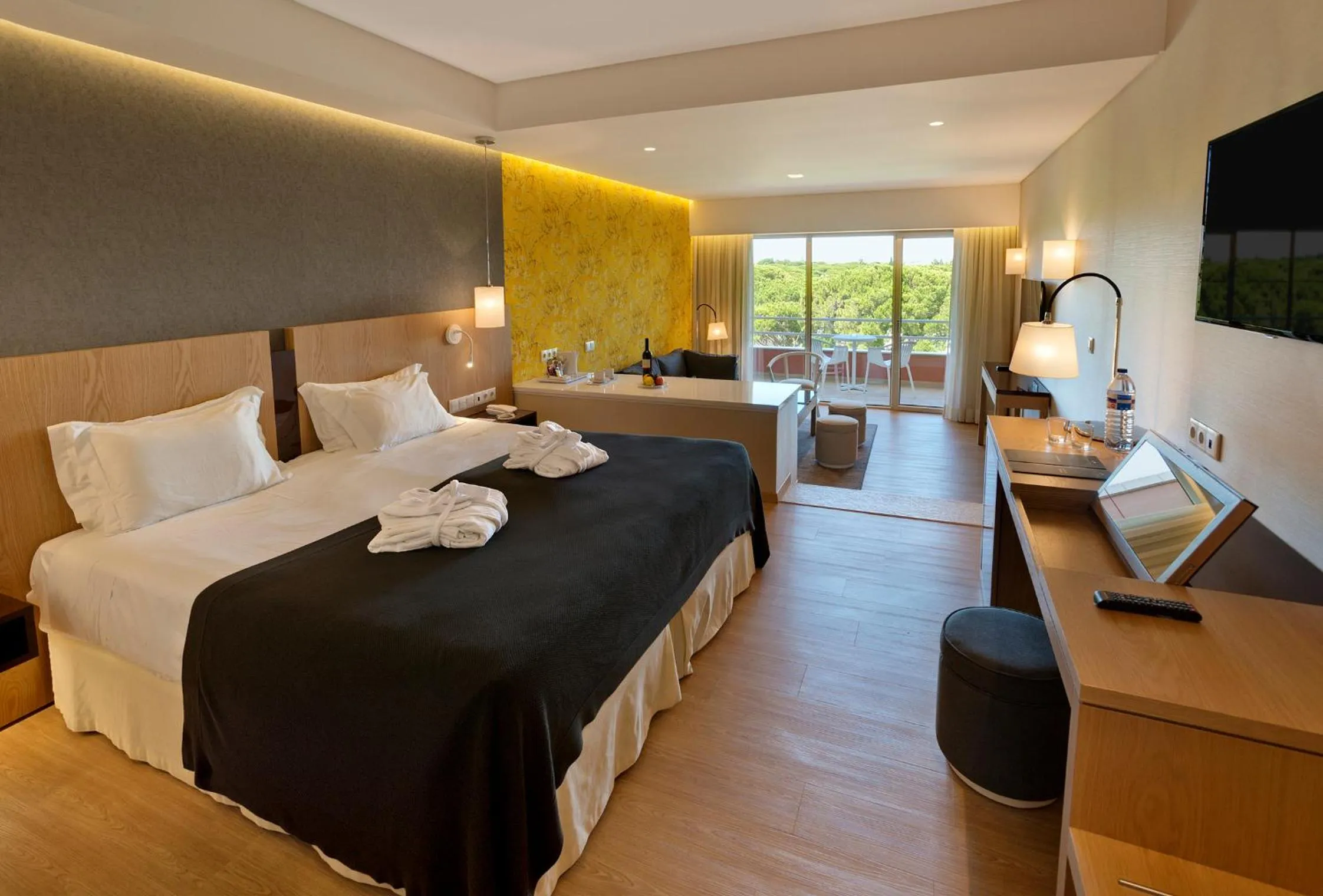 Bedroom, Bed in Falésia Hotel - Adults Only