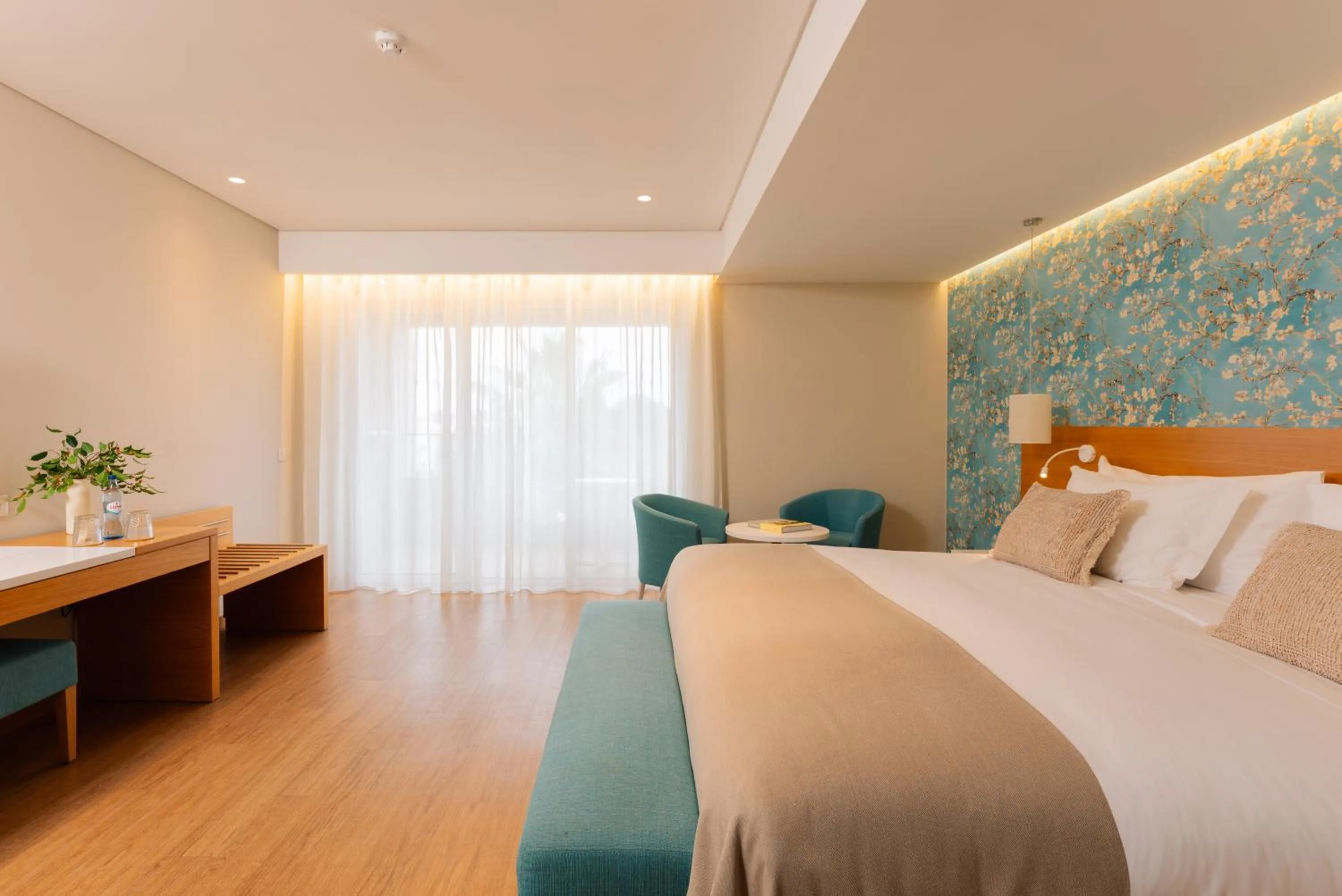 Bedroom, Bed in Falésia Hotel - Adults Only