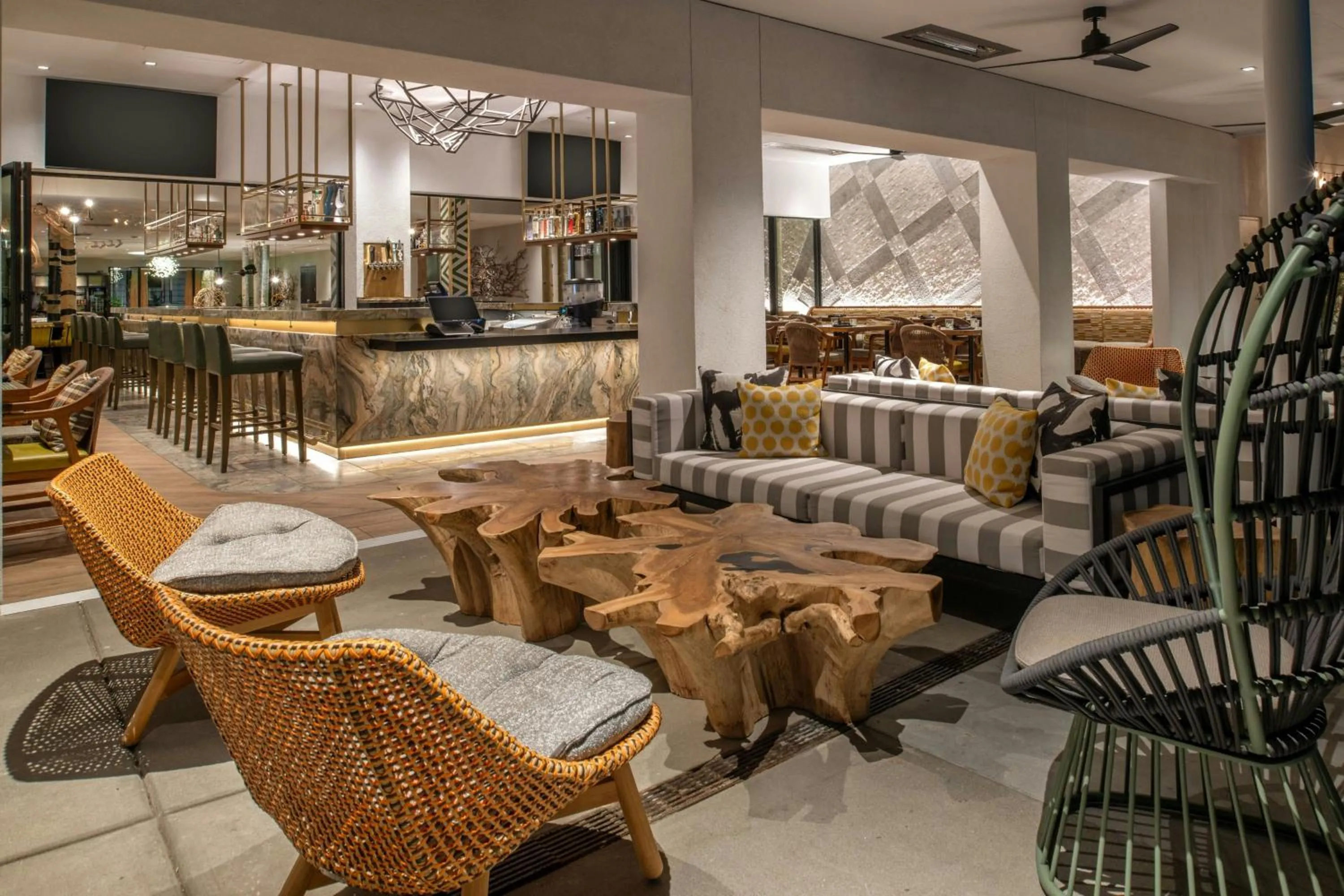 Lounge or bar in Hotel Paradox, Autograph Collection