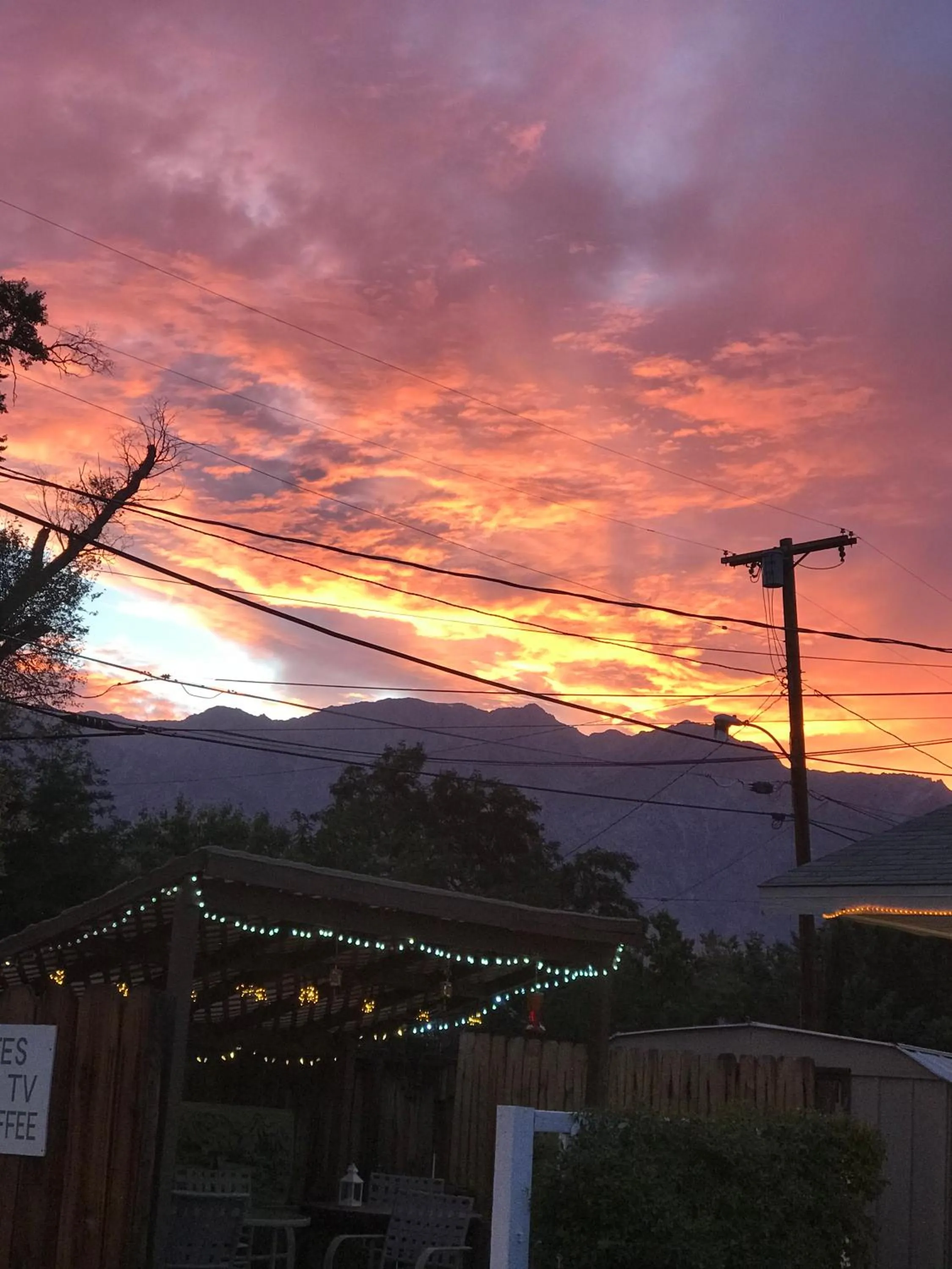 Sunset in Independence Courthouse Motel