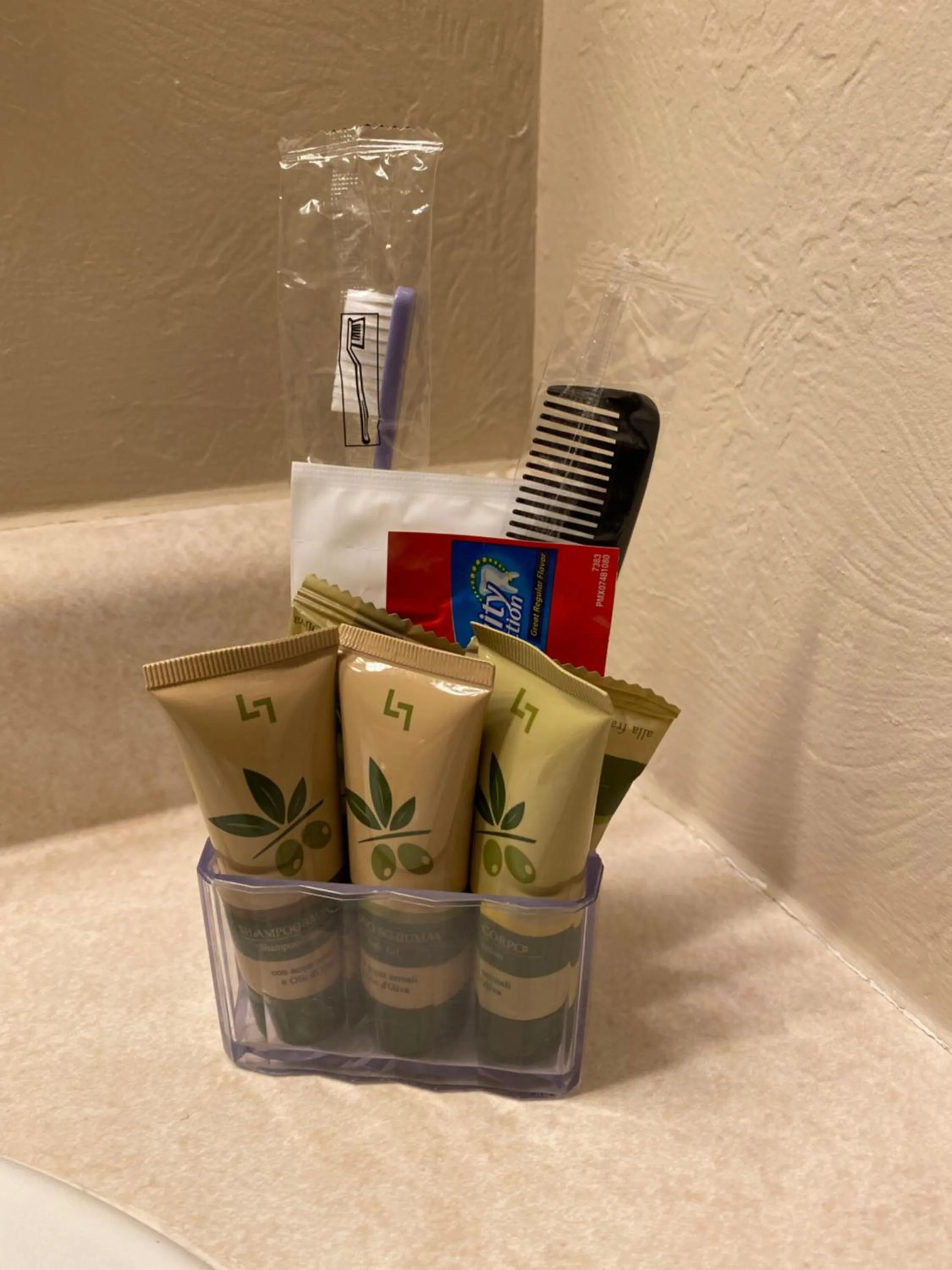 Bathroom in Independence Courthouse Motel