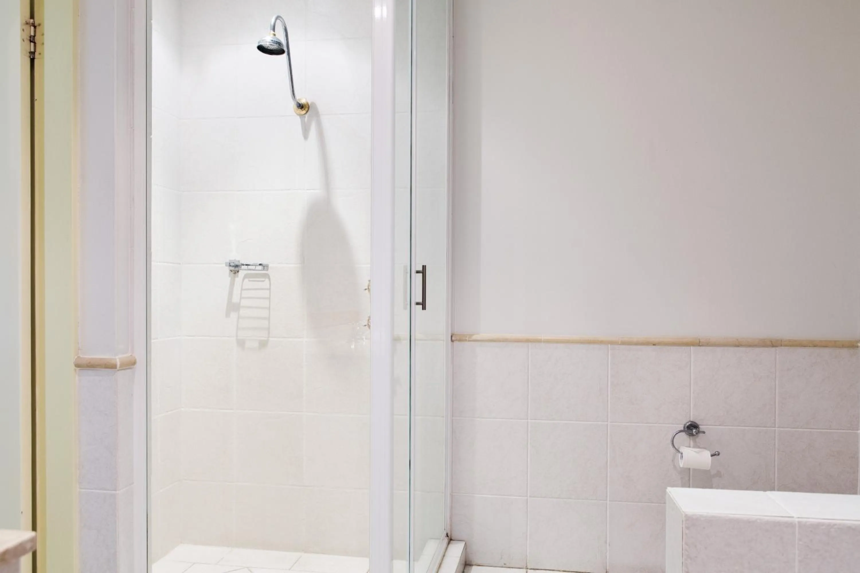 Shower in The Quarters, an Ascend Collection Hotel