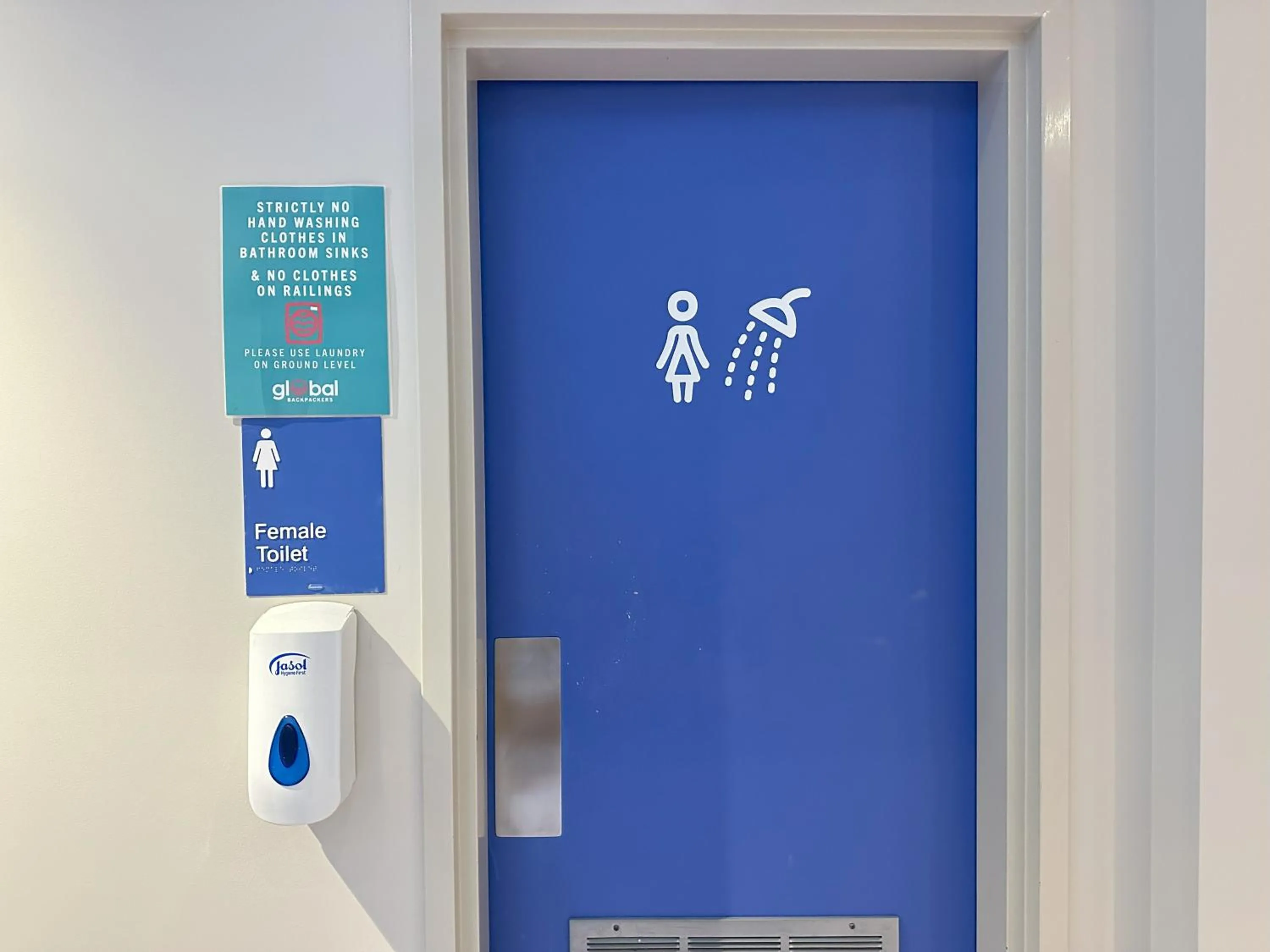 Toilet in Global Backpackers Youth Hostel