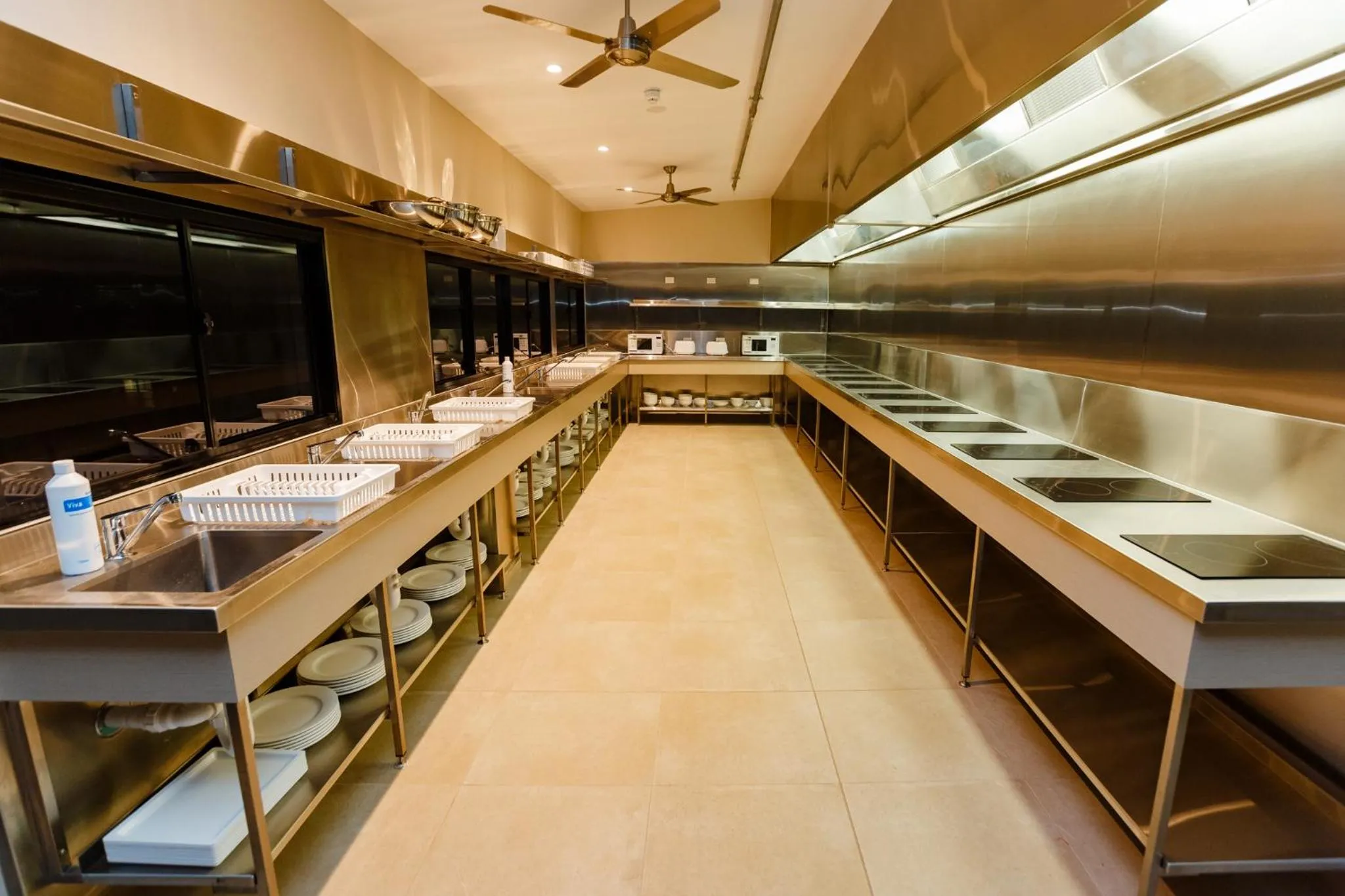 Communal kitchen in Global Backpackers Youth Hostel