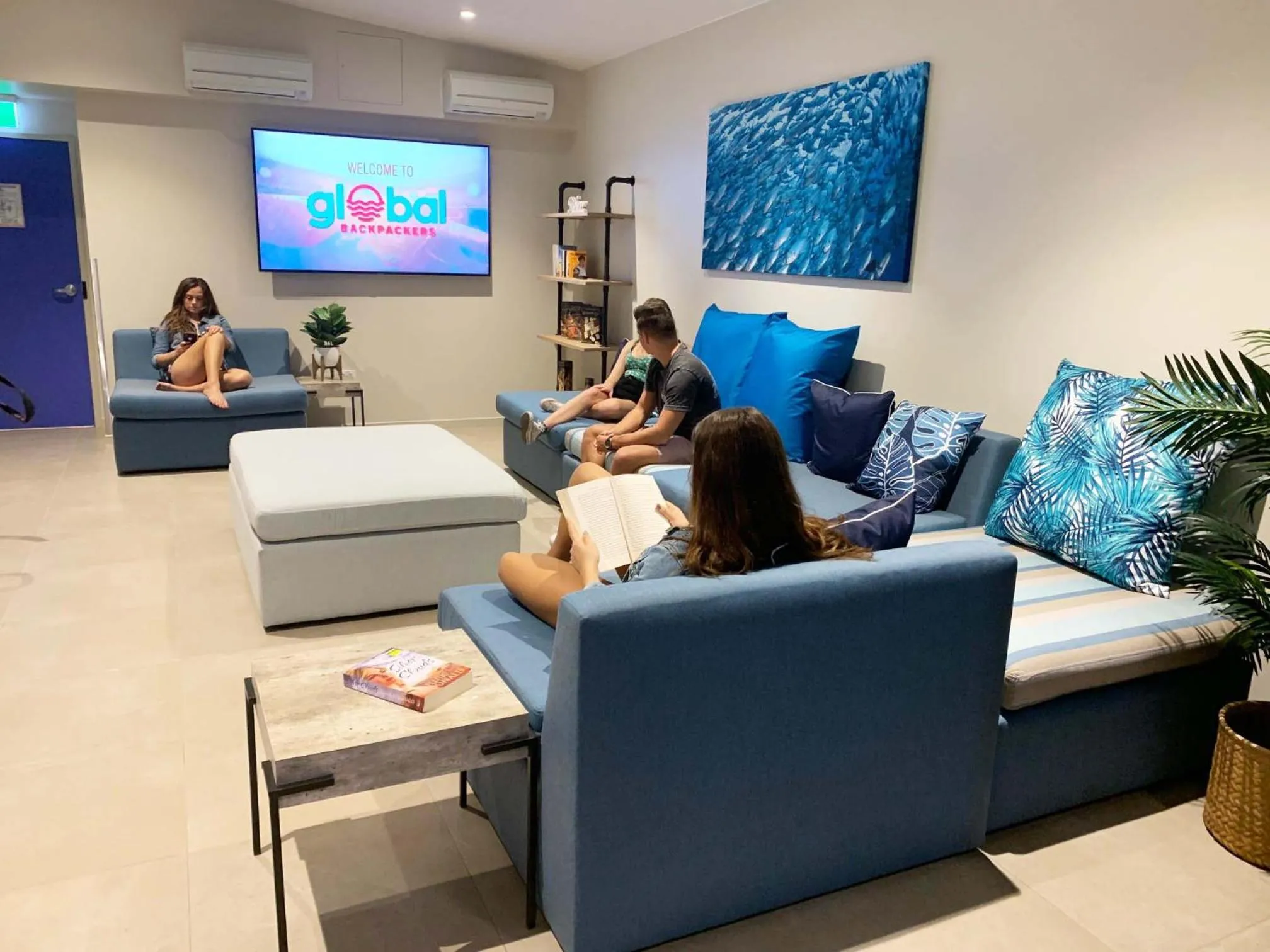 Communal lounge/ TV room in Global Backpackers Youth Hostel