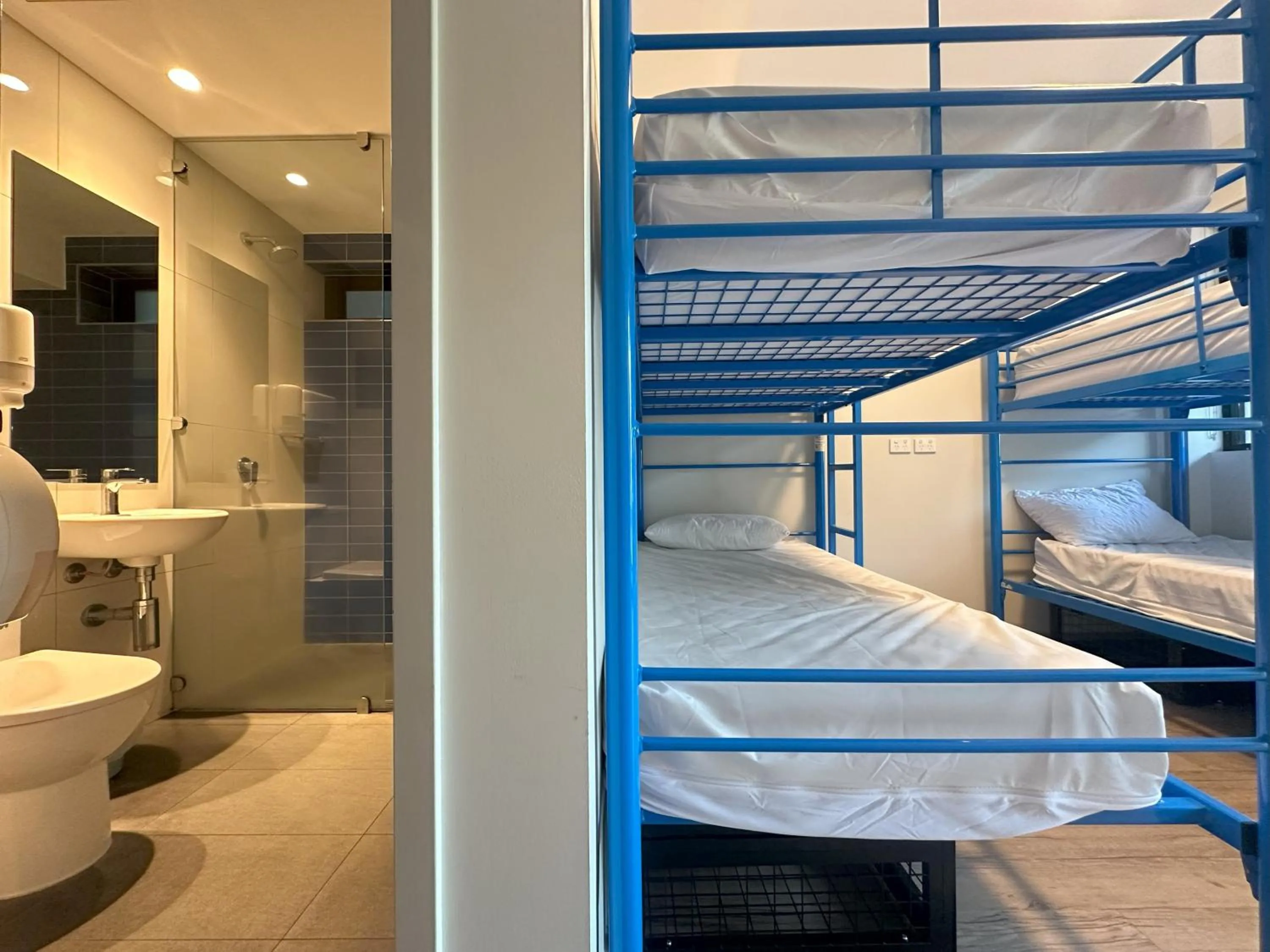 Shower, Bed in Global Backpackers Youth Hostel