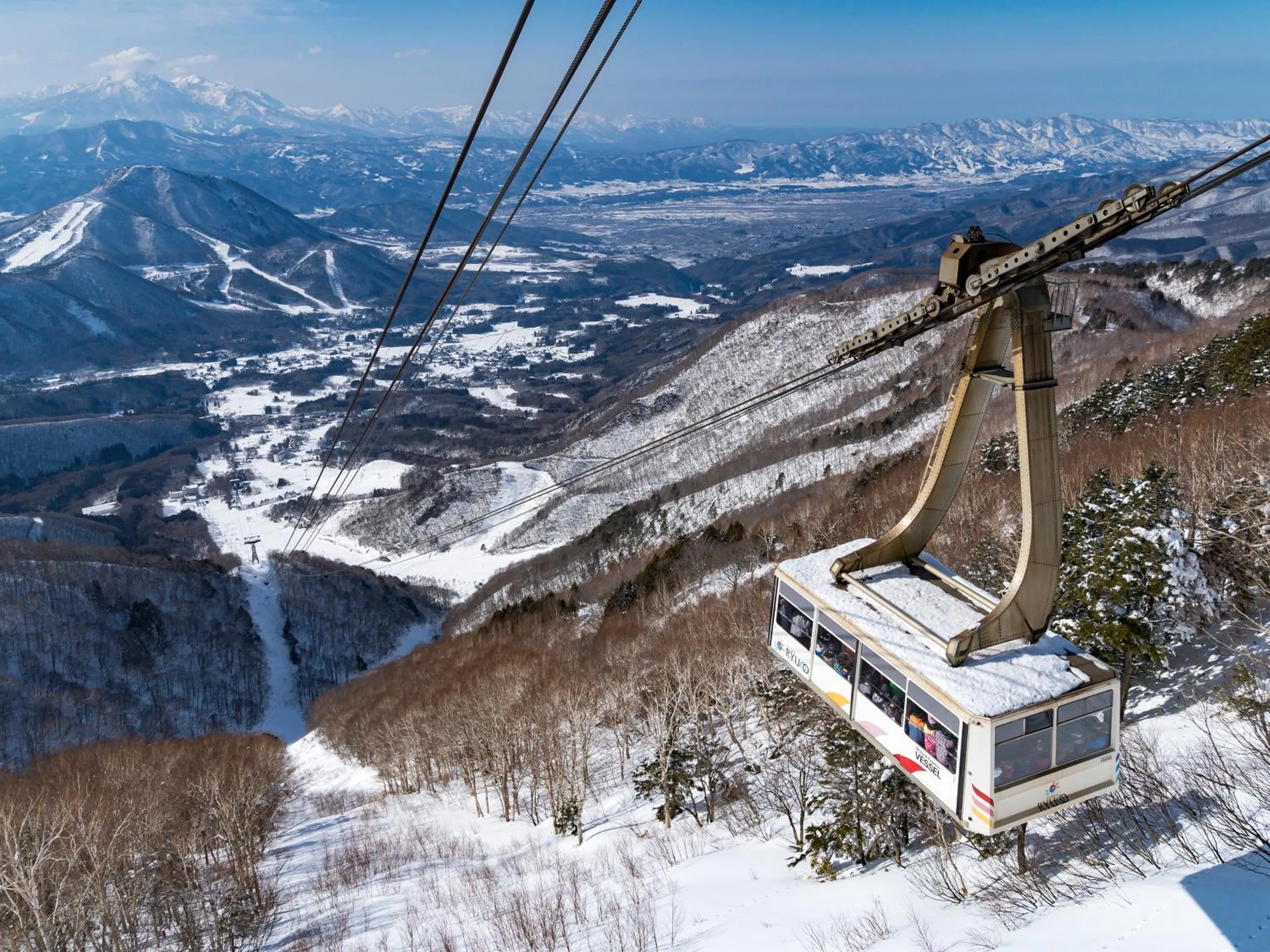 Skiing in Minshuku Miyama