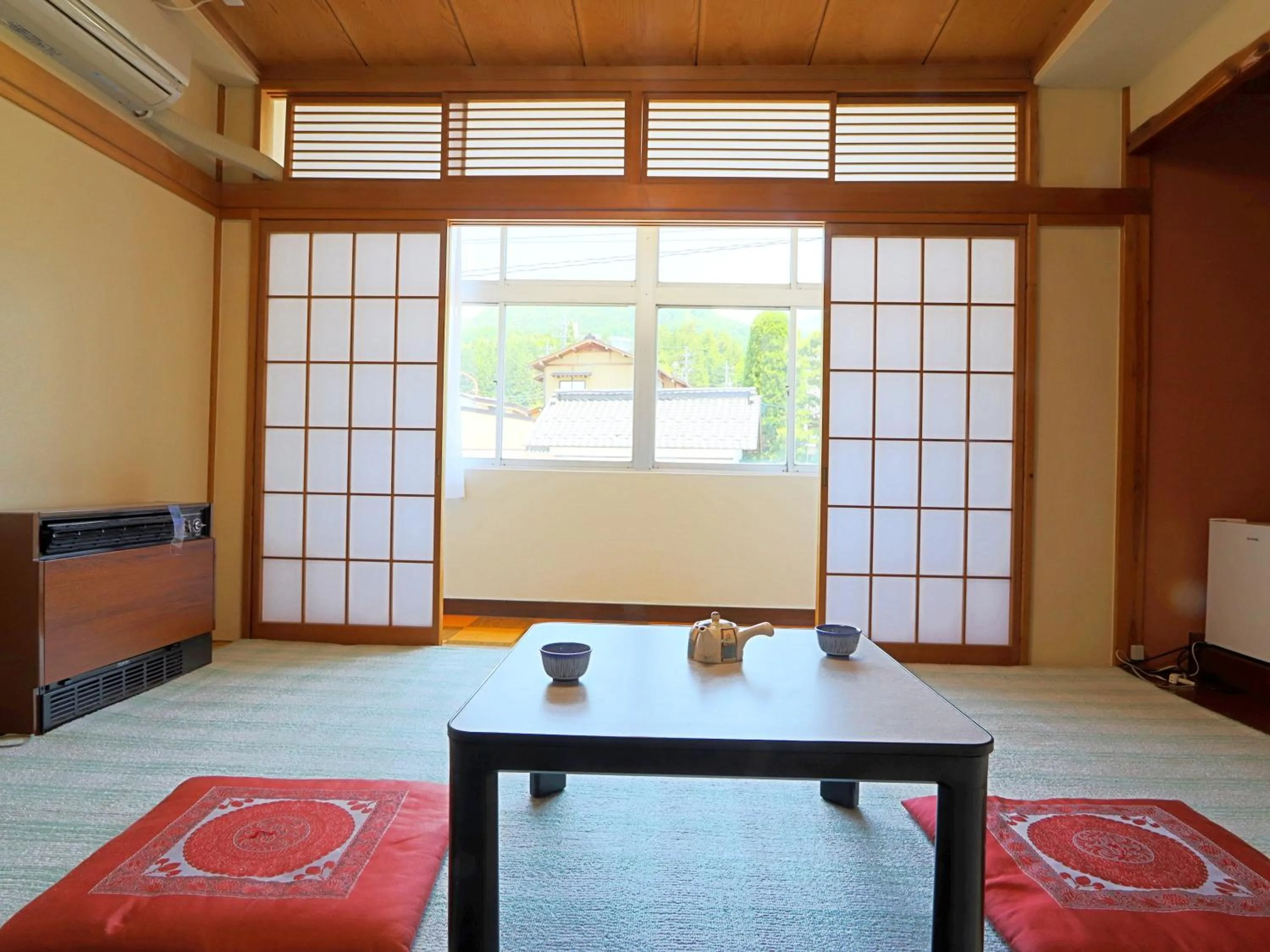 Photo of the whole room in Minshuku Miyama