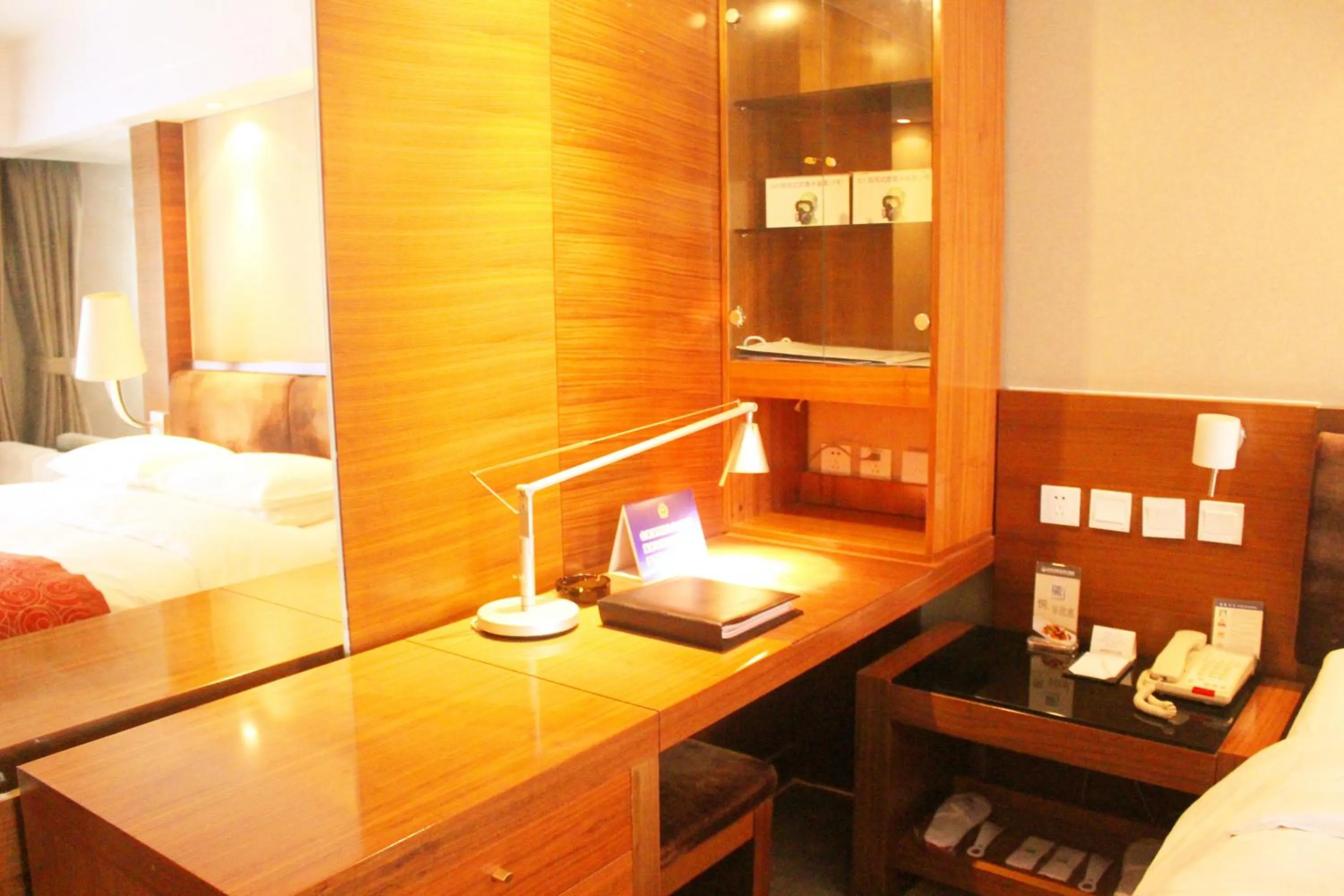 Seating area, Bed in Beijing Continental Grand Hotel